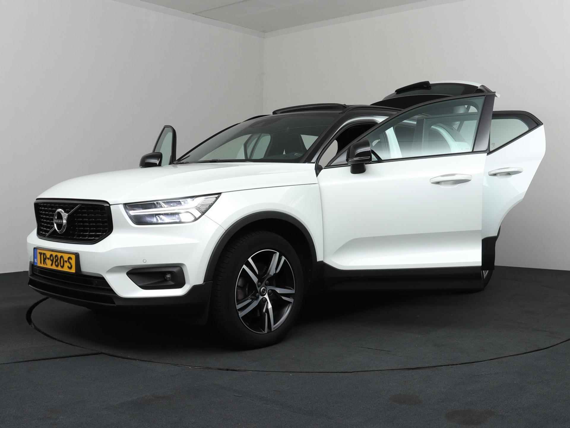 Volvo XC40 2.0 T4 R-Design Automaat | Panodak | ACC | Wegklapbare Trekhaak! - 37/42