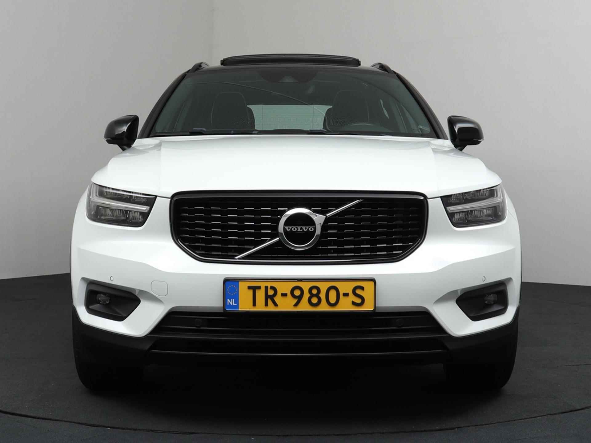 Volvo XC40 2.0 T4 R-Design Automaat | Panodak | ACC | Wegklapbare Trekhaak! - 39/42