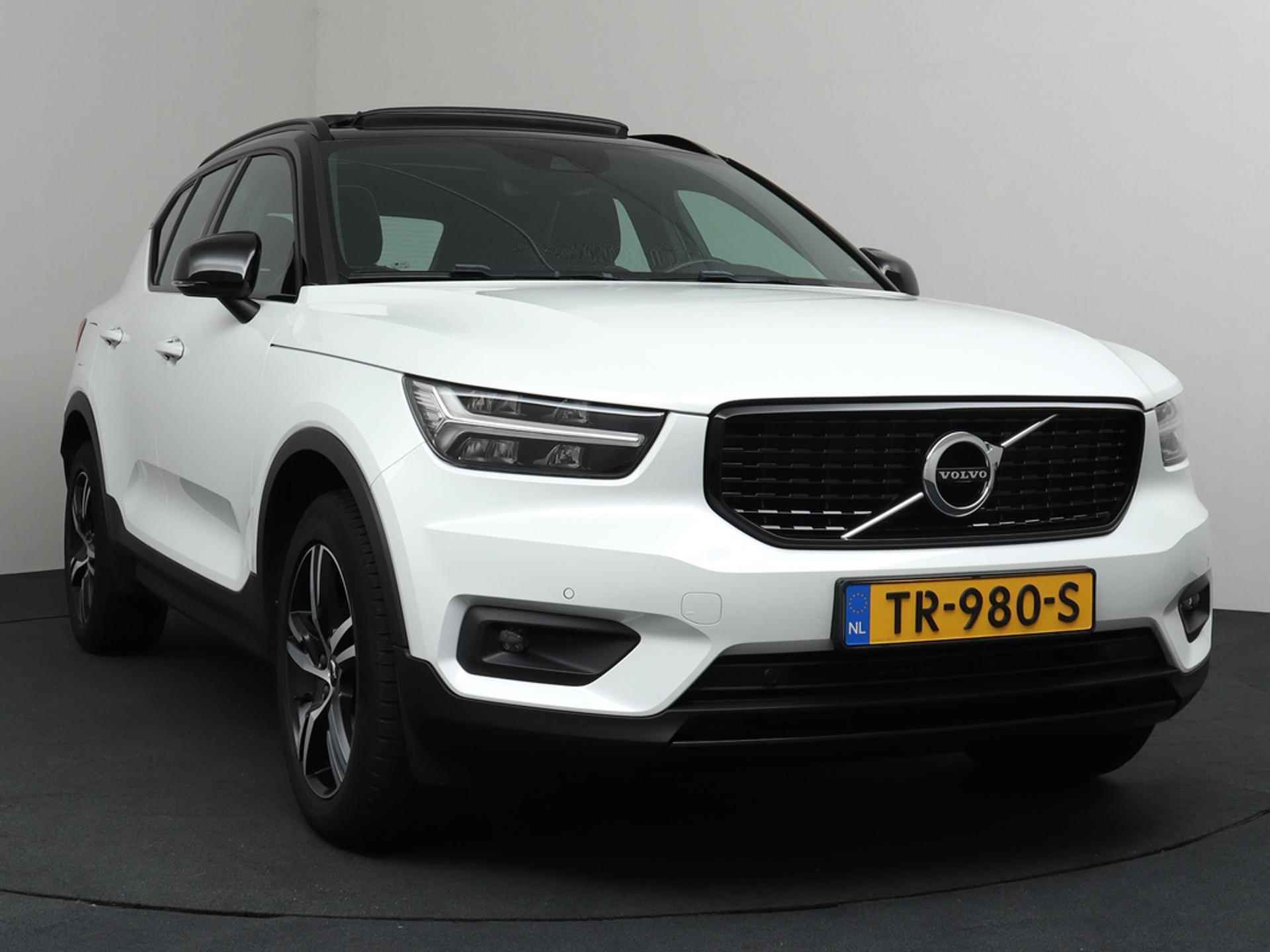 Volvo XC40 2.0 T4 R-Design Automaat | Panodak | ACC | Wegklapbare Trekhaak! - 40/42