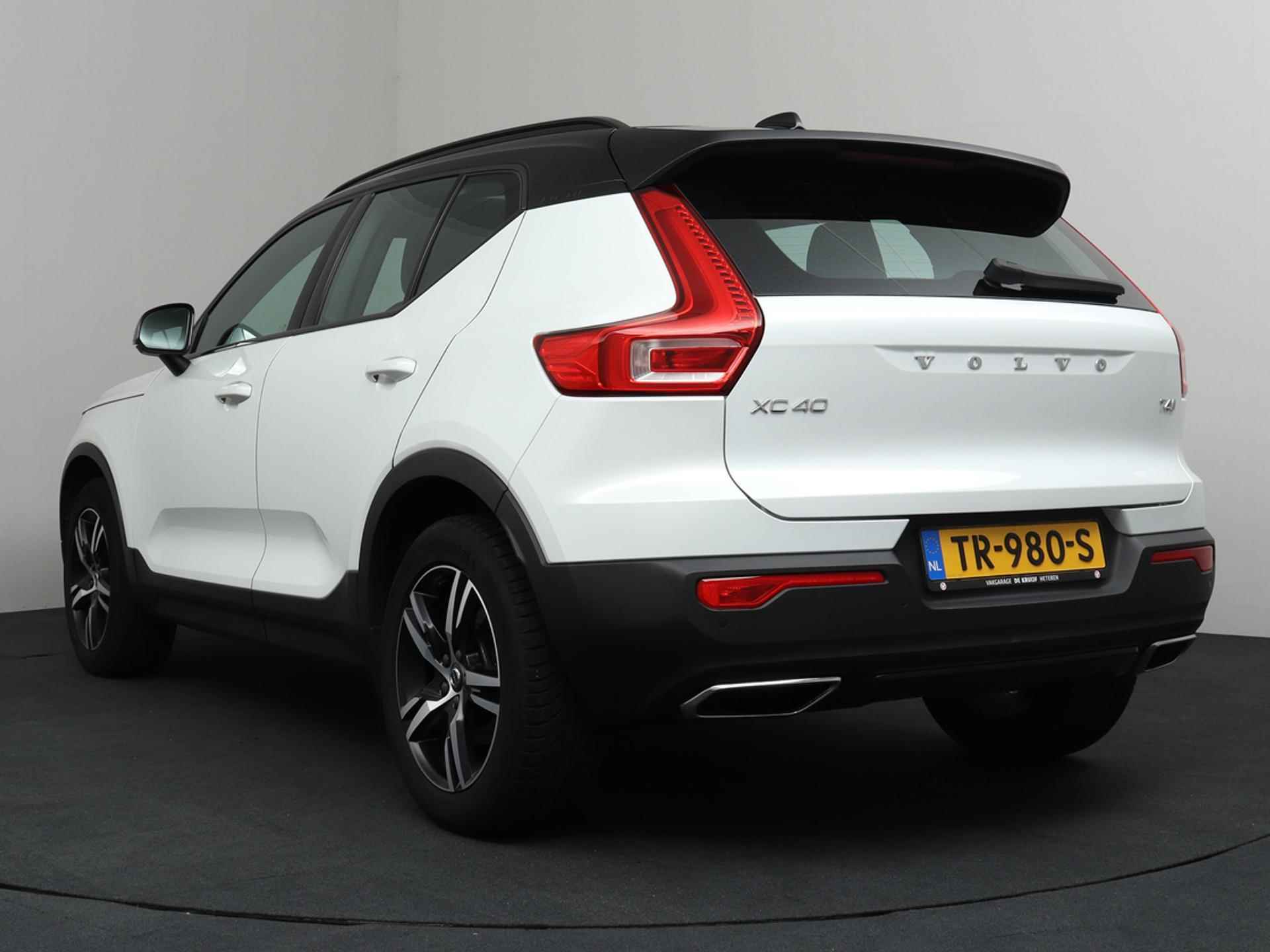 Volvo XC40 2.0 T4 R-Design Automaat | Panodak | ACC | Wegklapbare Trekhaak! - 41/42