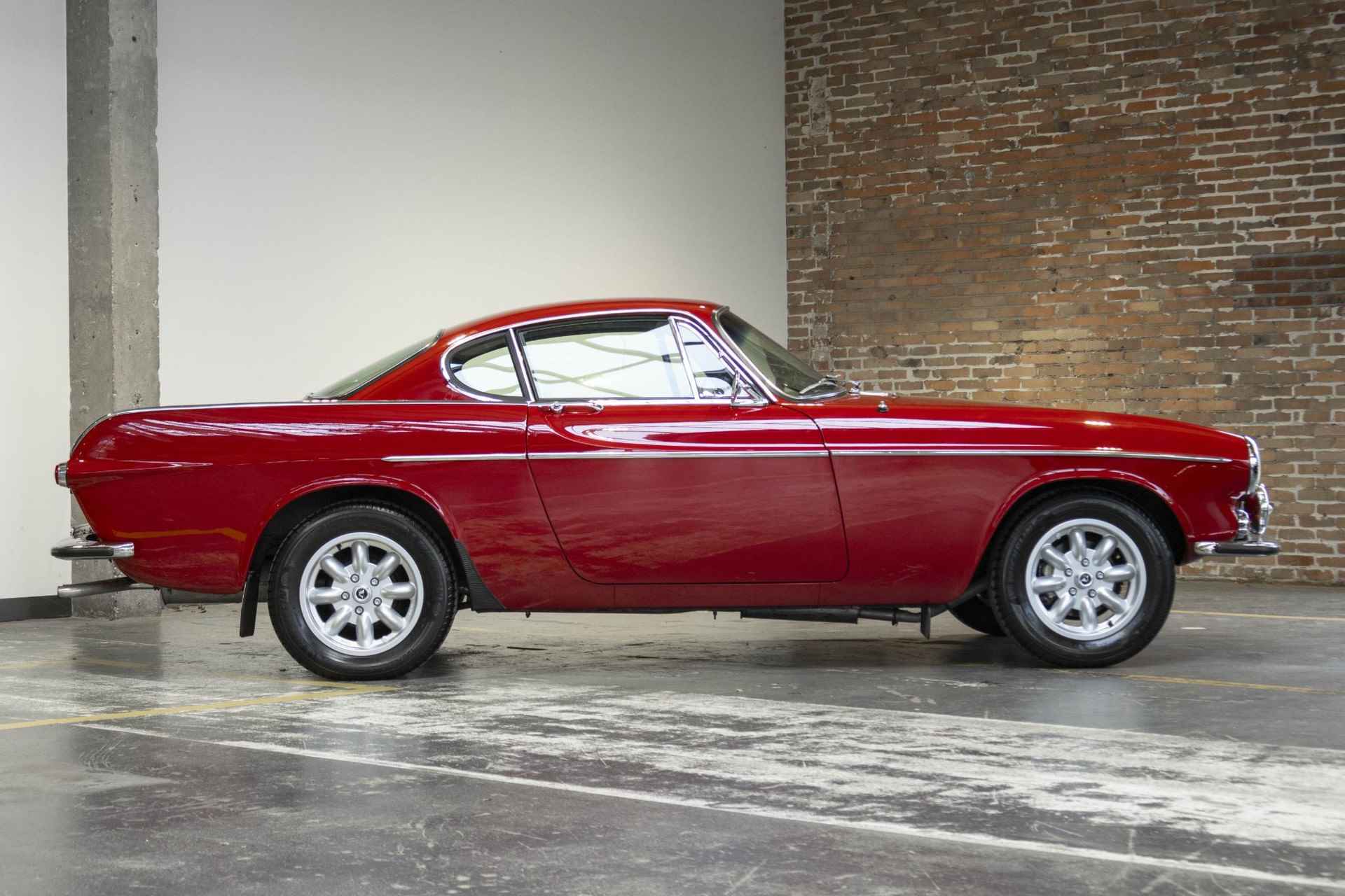 Volvo P1800s | Overdrive | Volledig gerestaureerd | Stuurbekrachtiging | Originele Minilite lichtmetalen velgen | Weber carburateur kit | Bilstein schokdempers | - 5/47