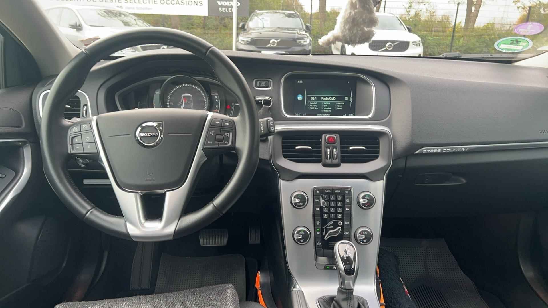 Volvo V40 Cross Country T3 153PK AUT6 Nordic+ Camera, Park Assist Voor&Achter, Panoramadak, Standkachel, Lederen bekleding & Stoelverwarming, Elektr. Bestuurdersstoel, Cruise Control & Limiter, Volvo OnCall (app), Keyless Drive, Trekhaak, - 6/11