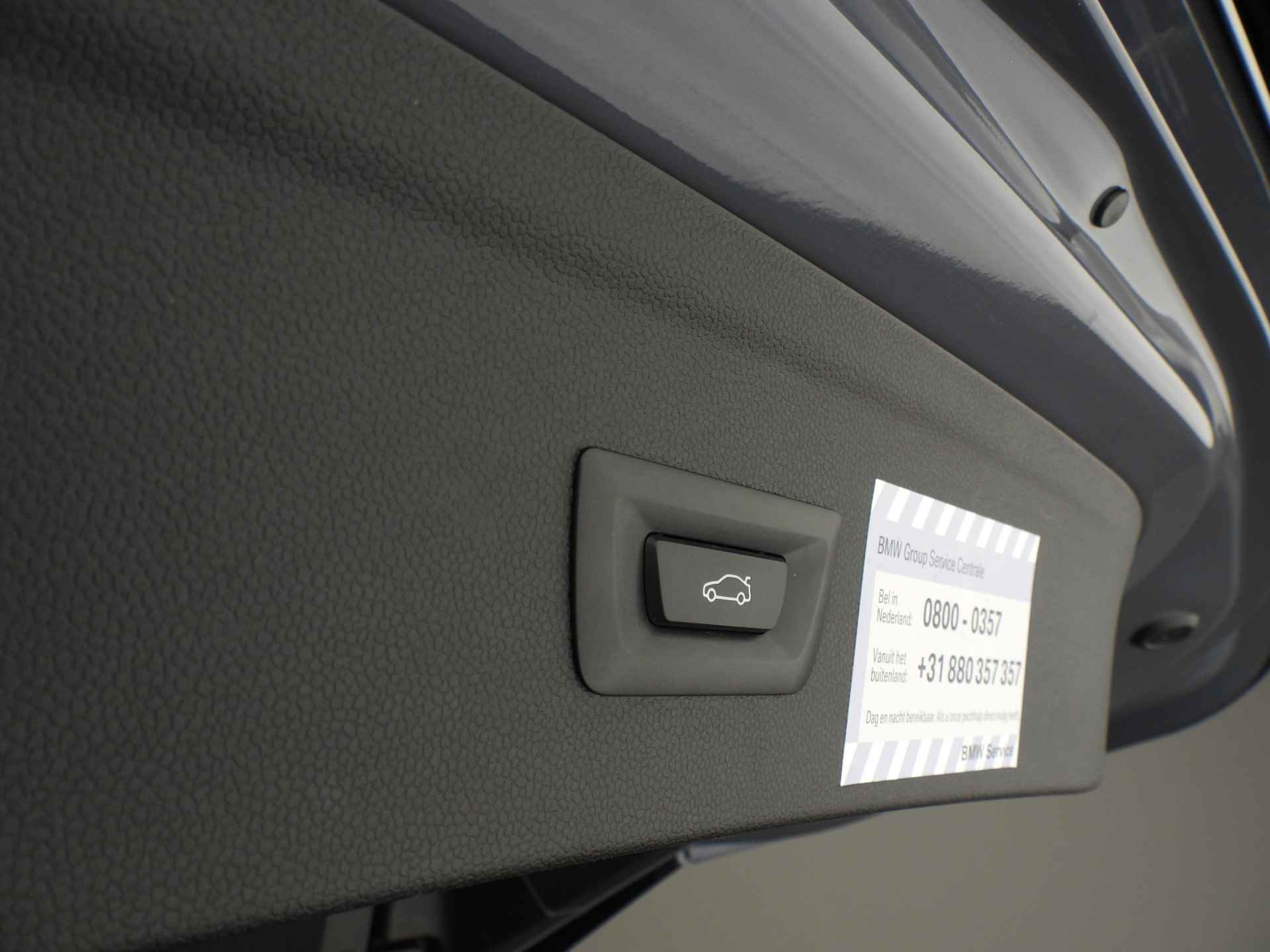 BMW iX xDrive50 High Executive 112 kWh LED / Leder / Navigatie / Trekhaak / Active steering / Keyles go / DAB / Alu 22 inch - 25/35