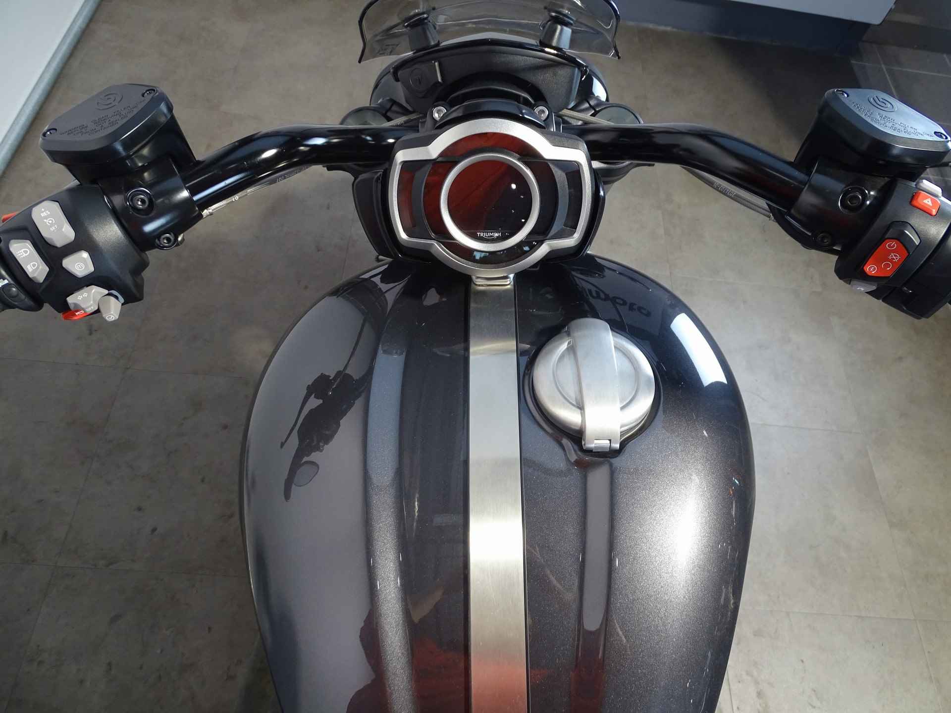 Triumph ROCKET III STORM GT - 7/9