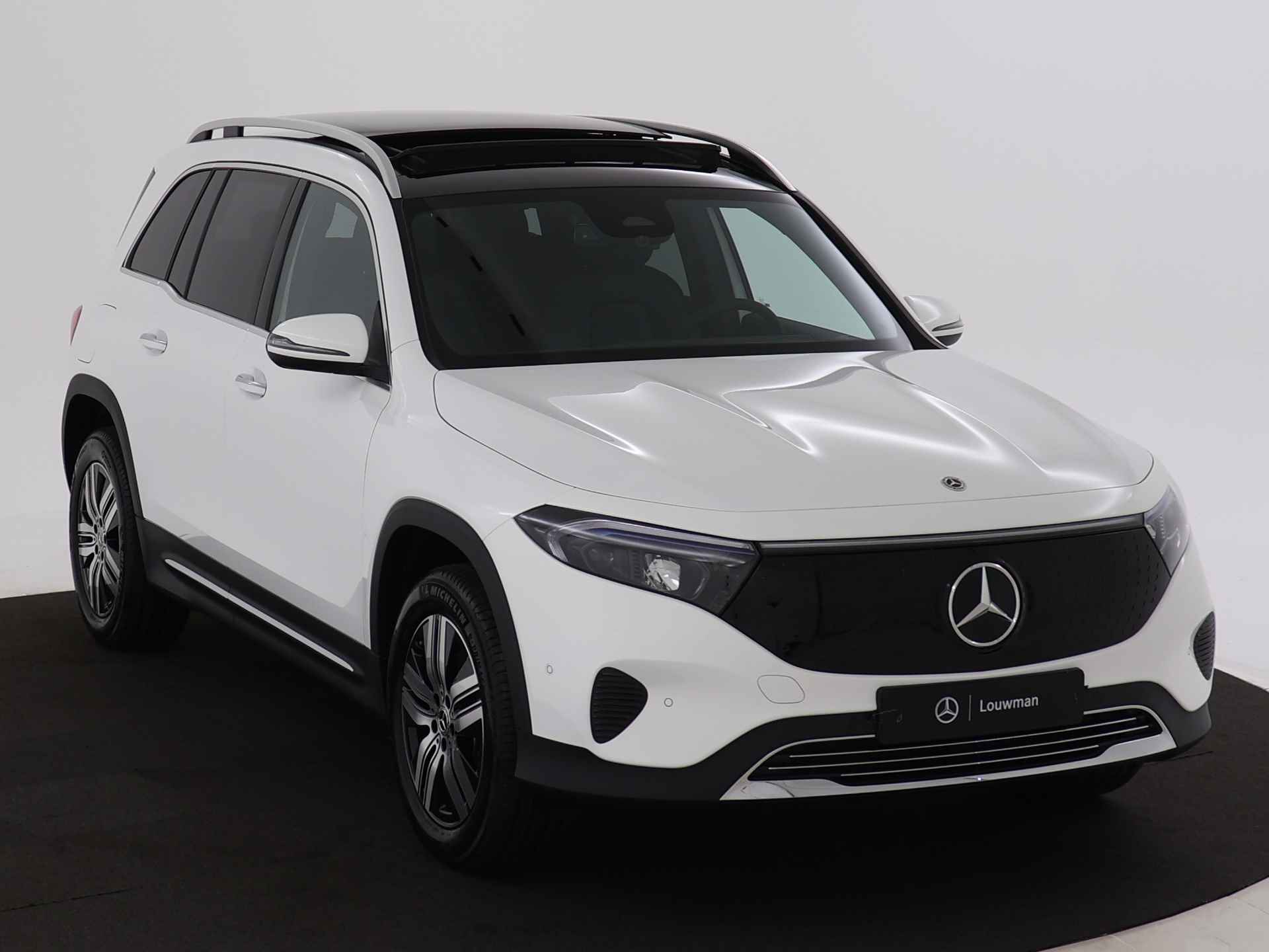 Mercedes-Benz EQB 250+ Luxury Line 7p. 71 kWh | GUARD 360° Voertuigbescherming Plus | Parkeerpakket met achteruitrijcamera | KEYLESS-GO comfort pakket | EASY PACK achterklep | Extra USB-poorten | Dodehoekassistent | - 23/42