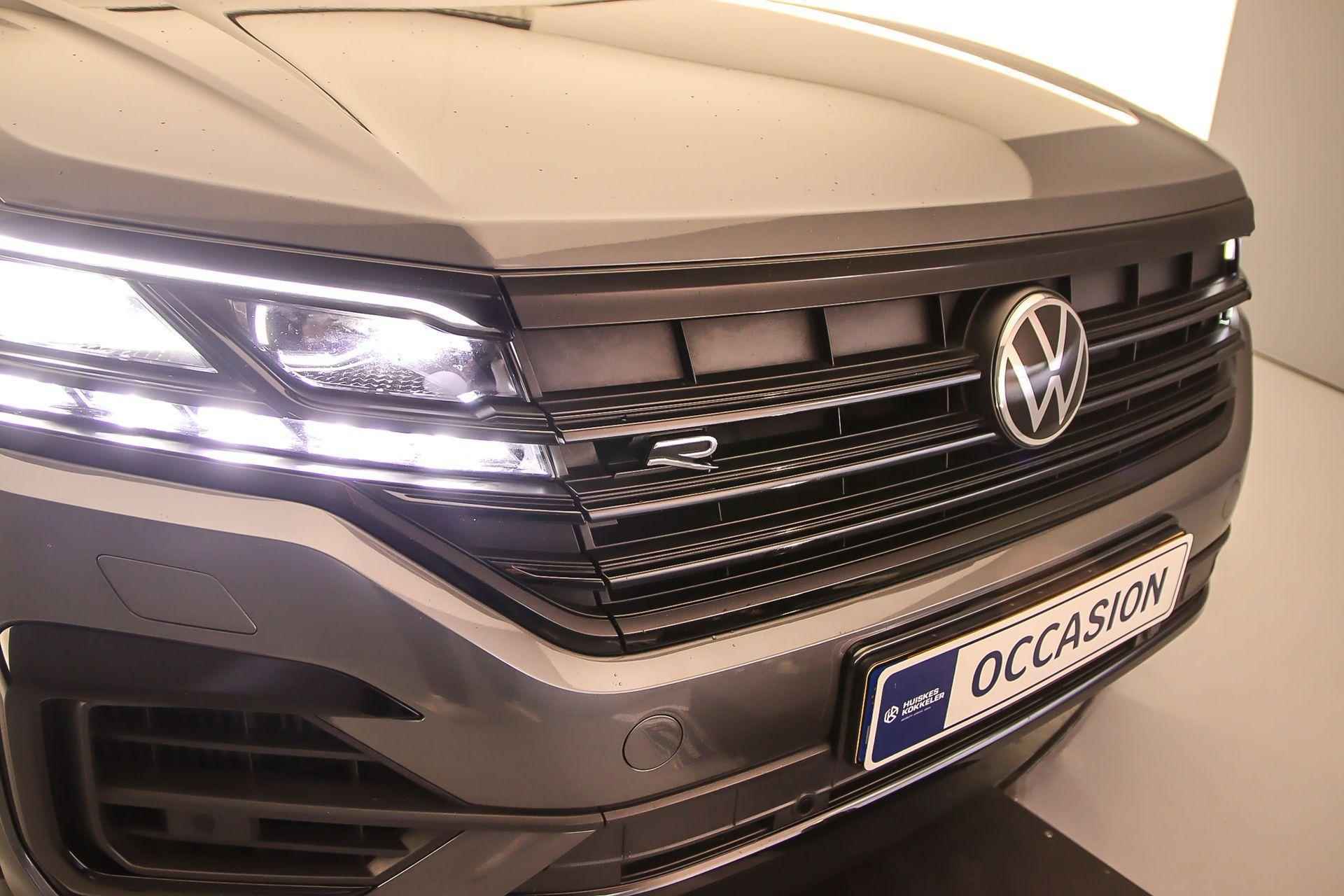 Volkswagen Touareg R 3.0 TSI eHybrid 462pk Tiptronic Trekhaak, Panoramadak, Lederen bekleding, Luchtvering, Achteruitrijcamera, Navigatie, Adaptive cruise control, Elektrische achterklep - 53/99