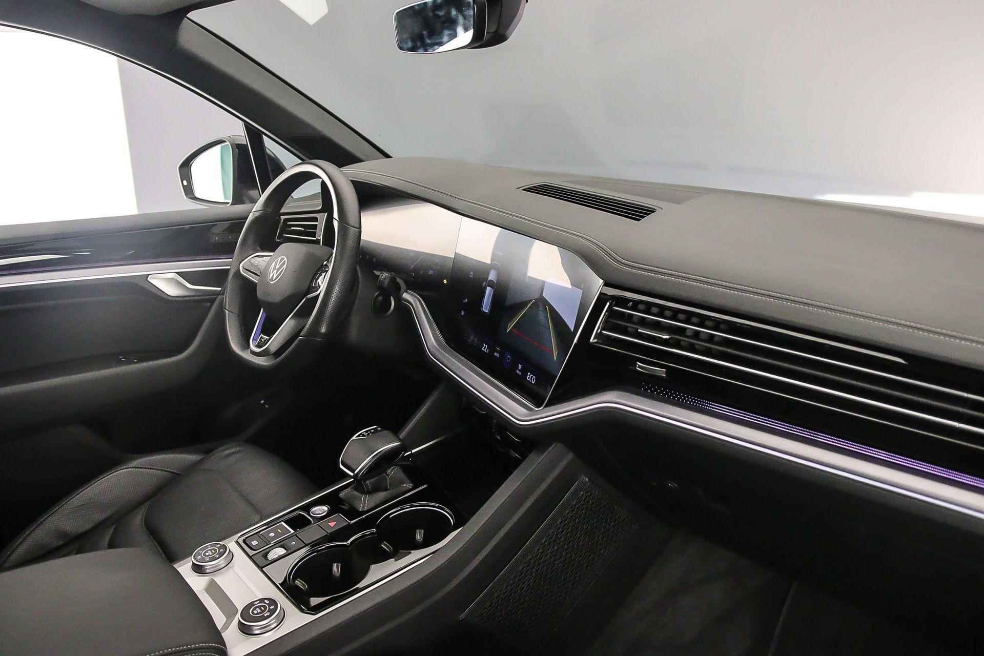 Volkswagen Touareg R 3.0 TSI eHybrid 462pk Tiptronic Trekhaak, Panoramadak, Lederen bekleding, Luchtvering, Achteruitrijcamera, Navigatie, Adaptive cruise control, Elektrische achterklep - 93/99