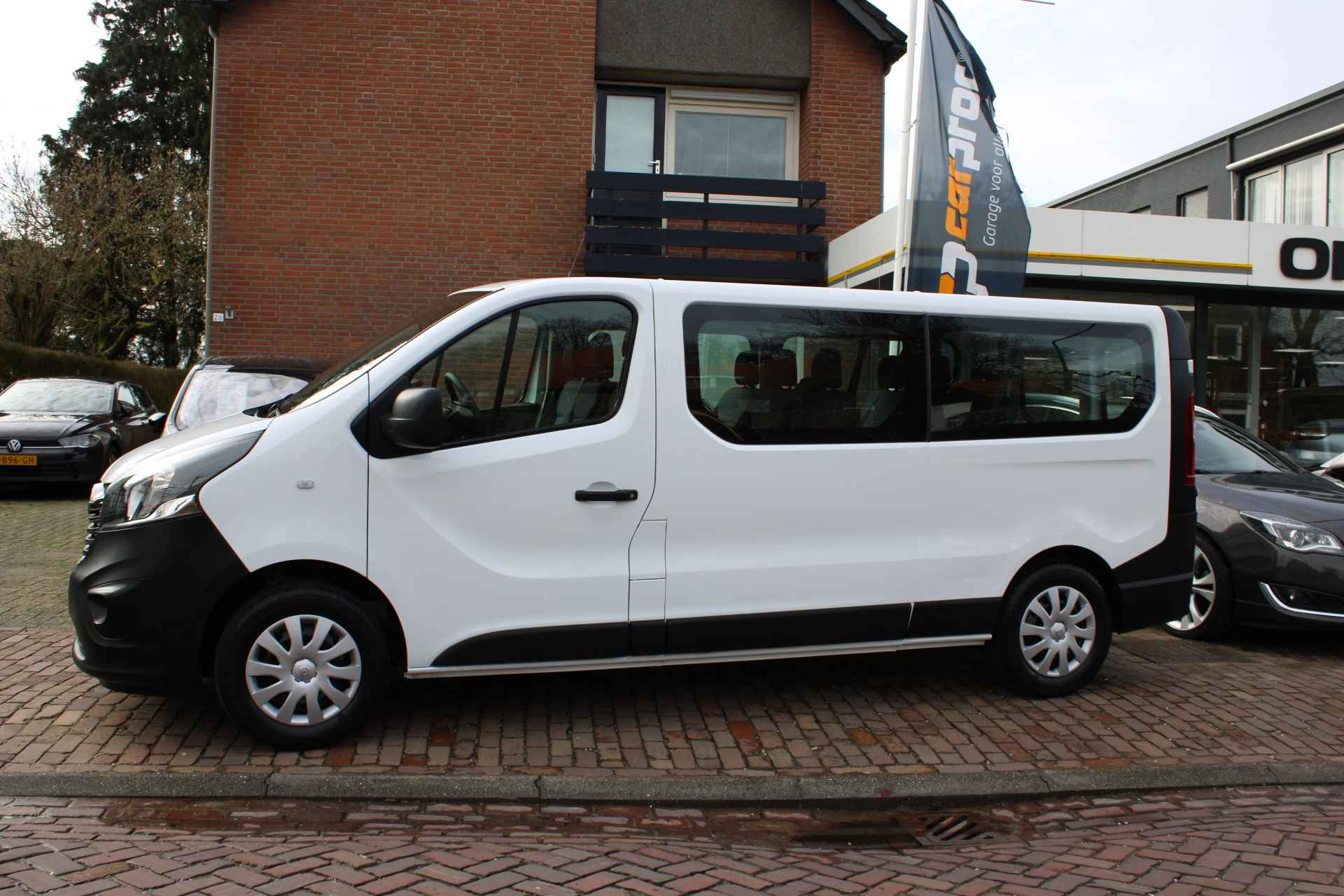 Opel Vivaro Combi 1.6 CDTi BiTurbo 125PK L2H1 9-Persoons + Airco/ Cruise/ Navi/ NL auto - 4/39