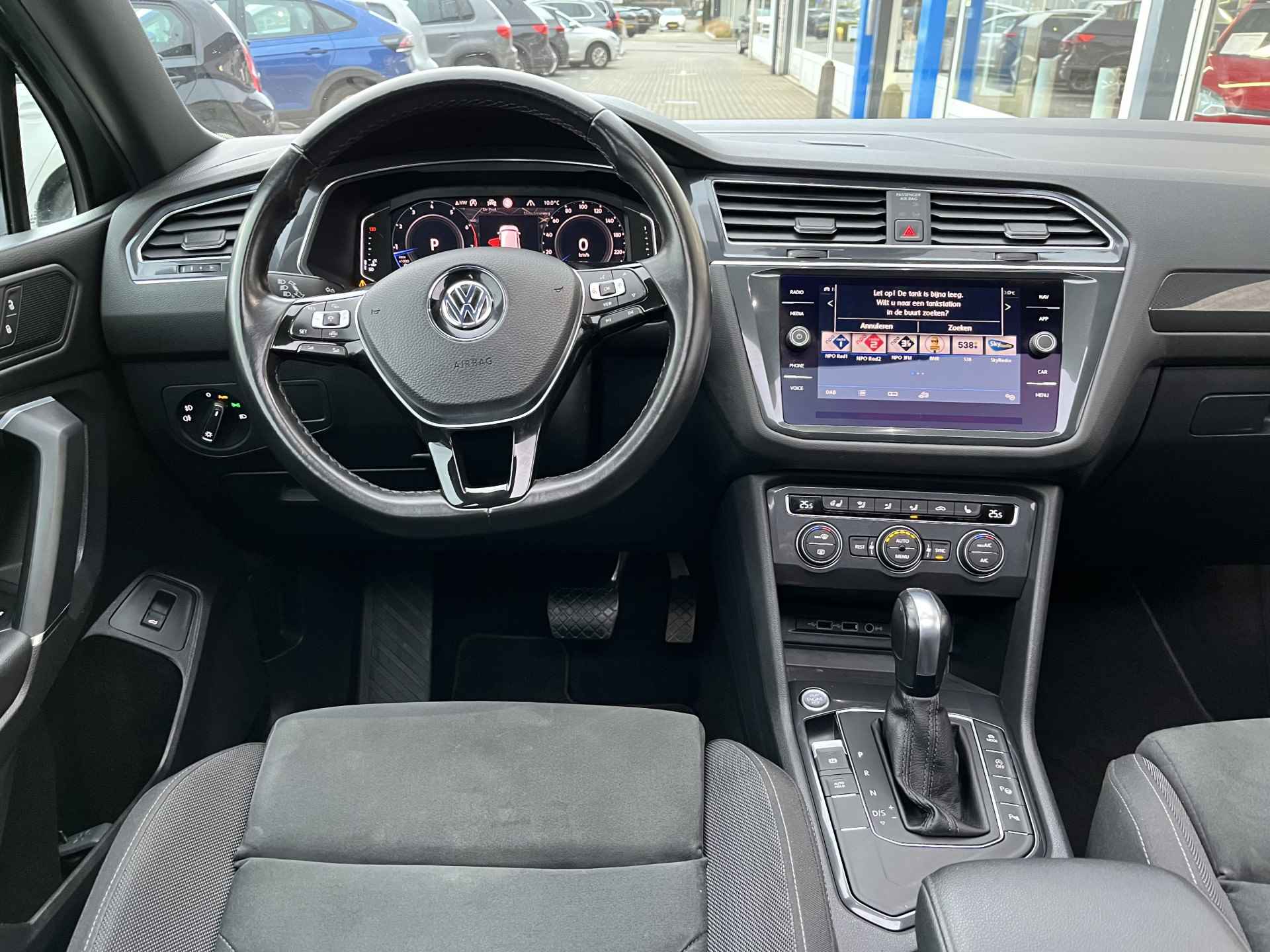 Volkswagen Tiguan Allspace 1.5 TSI R-Line 7p. / AUTOMAAT/ PANO/ 7-PERSOONS/ KEYLESS/ CLIMA/ STUUR & STOELVERWARM./ NAVI/ APP-CONNECT/ CAMERA/ ADAPT. CRUISE/ DIGITAL DASH - 9/43