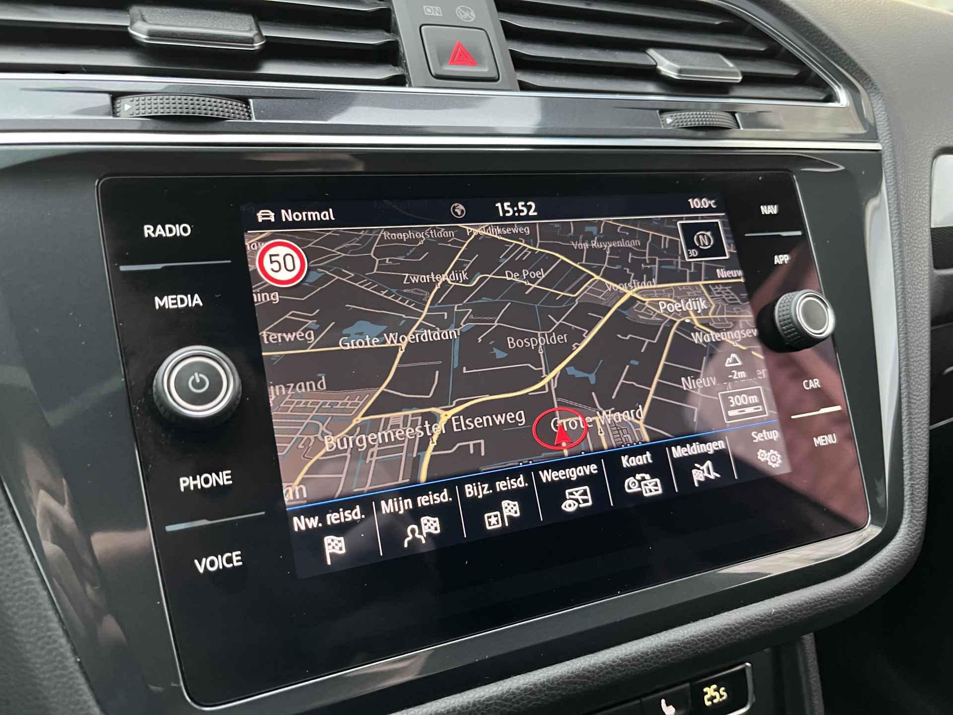 Volkswagen Tiguan Allspace 1.5 TSI R-Line 7p. / AUTOMAAT/ PANO/ 7-PERSOONS/ KEYLESS/ CLIMA/ STUUR & STOELVERWARM./ NAVI/ APP-CONNECT/ CAMERA/ ADAPT. CRUISE/ DIGITAL DASH - 22/43