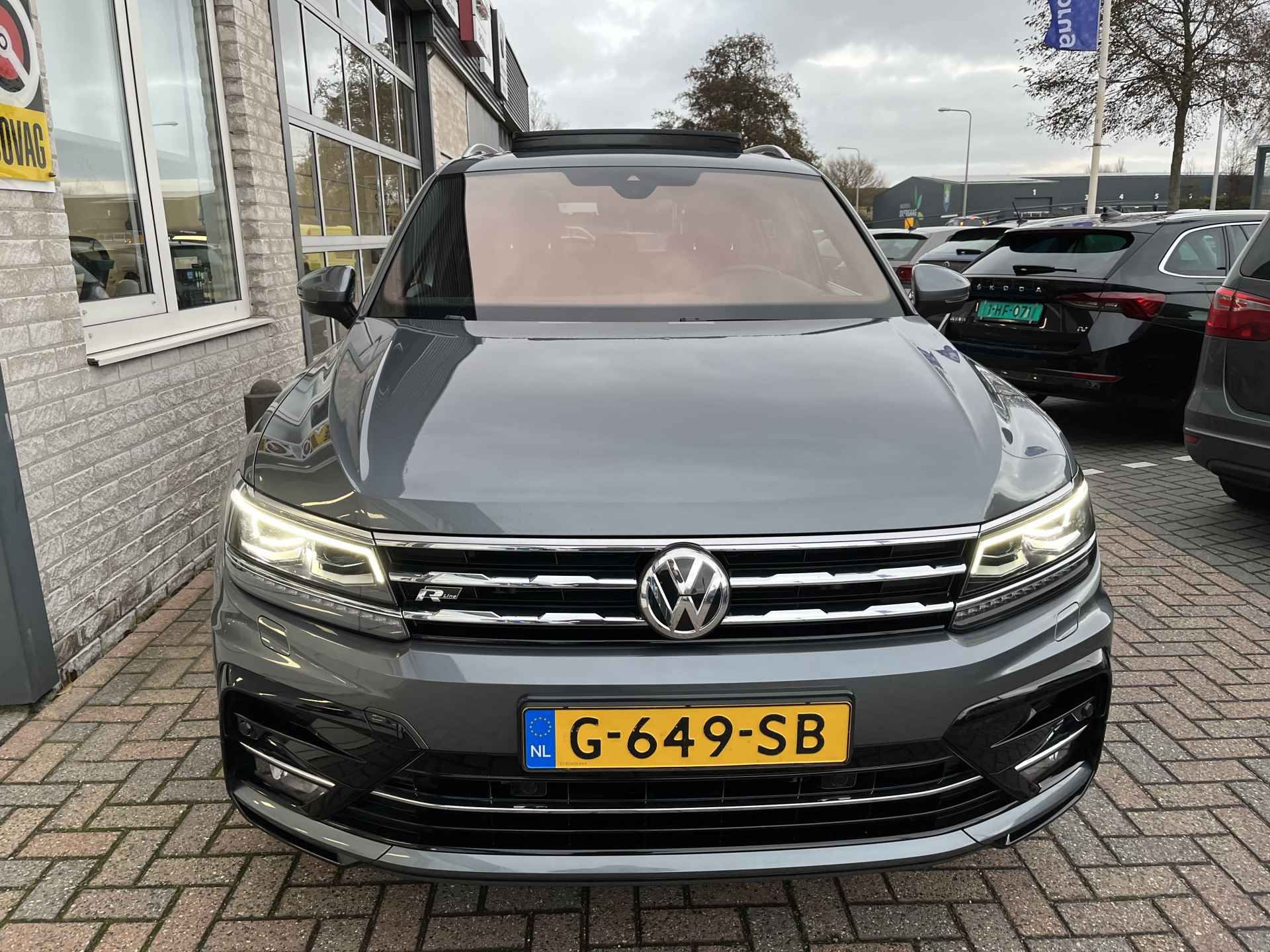 Volkswagen Tiguan Allspace 1.5 TSI R-Line 7p. / AUTOMAAT/ PANO/ 7-PERSOONS/ KEYLESS/ CLIMA/ STUUR & STOELVERWARM./ NAVI/ APP-CONNECT/ CAMERA/ ADAPT. CRUISE/ DIGITAL DASH - 35/43