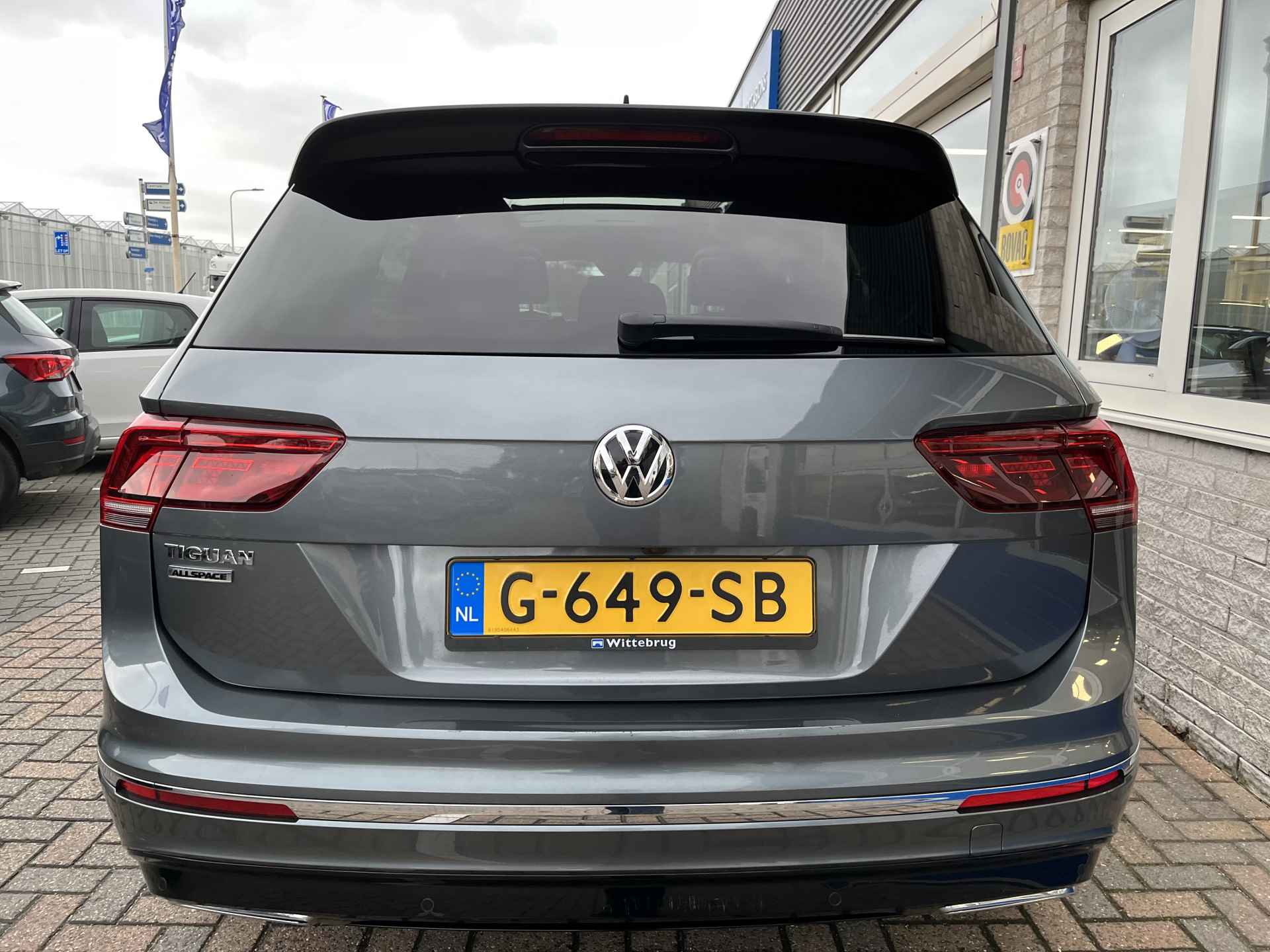 Volkswagen Tiguan Allspace 1.5 TSI R-Line 7p. / AUTOMAAT/ PANO/ 7-PERSOONS/ KEYLESS/ CLIMA/ STUUR & STOELVERWARM./ NAVI/ APP-CONNECT/ CAMERA/ ADAPT. CRUISE/ DIGITAL DASH - 36/43