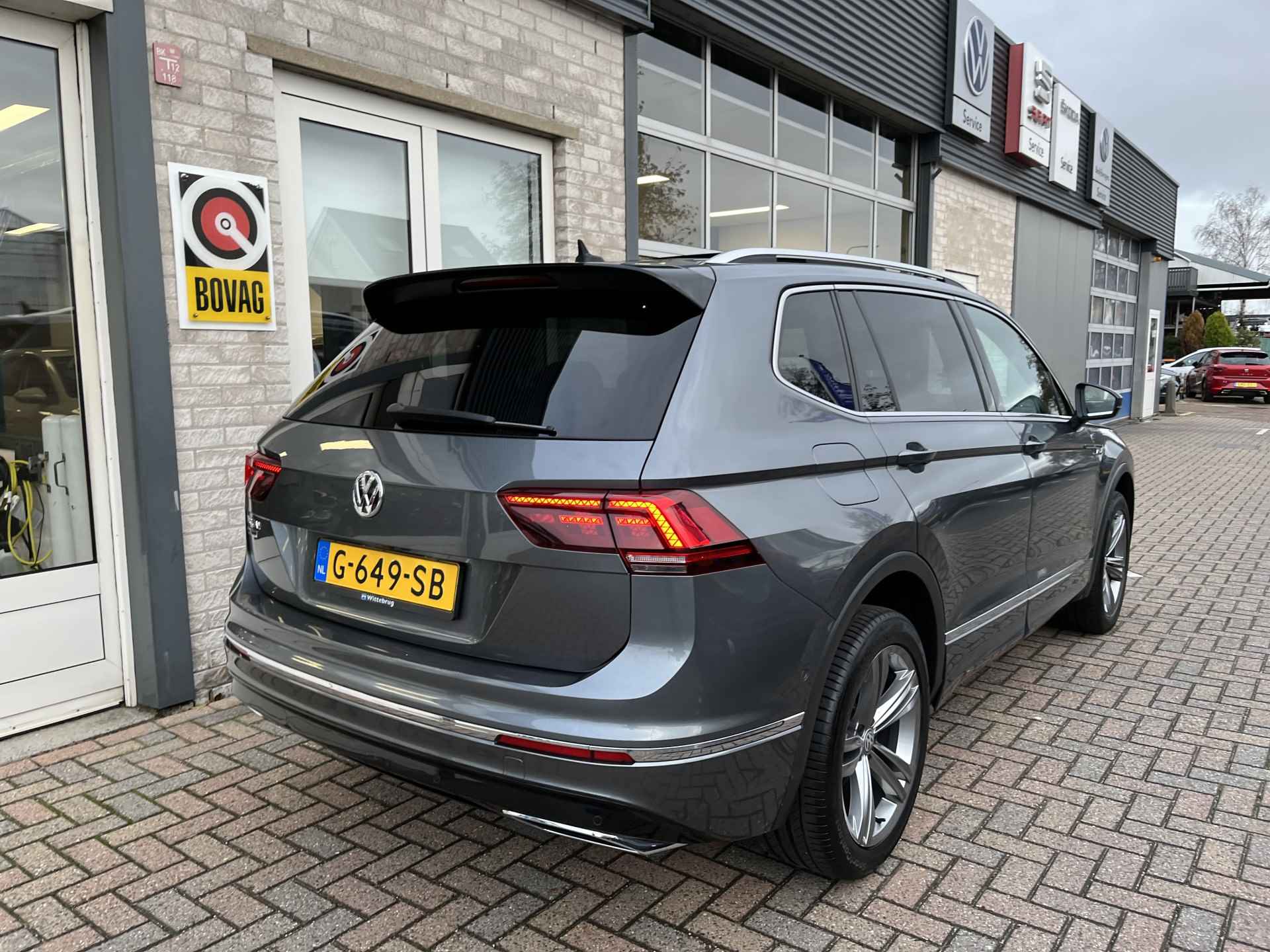 Volkswagen Tiguan Allspace 1.5 TSI R-Line 7p. / AUTOMAAT/ PANO/ 7-PERSOONS/ KEYLESS/ CLIMA/ STUUR & STOELVERWARM./ NAVI/ APP-CONNECT/ CAMERA/ ADAPT. CRUISE/ DIGITAL DASH - 38/43