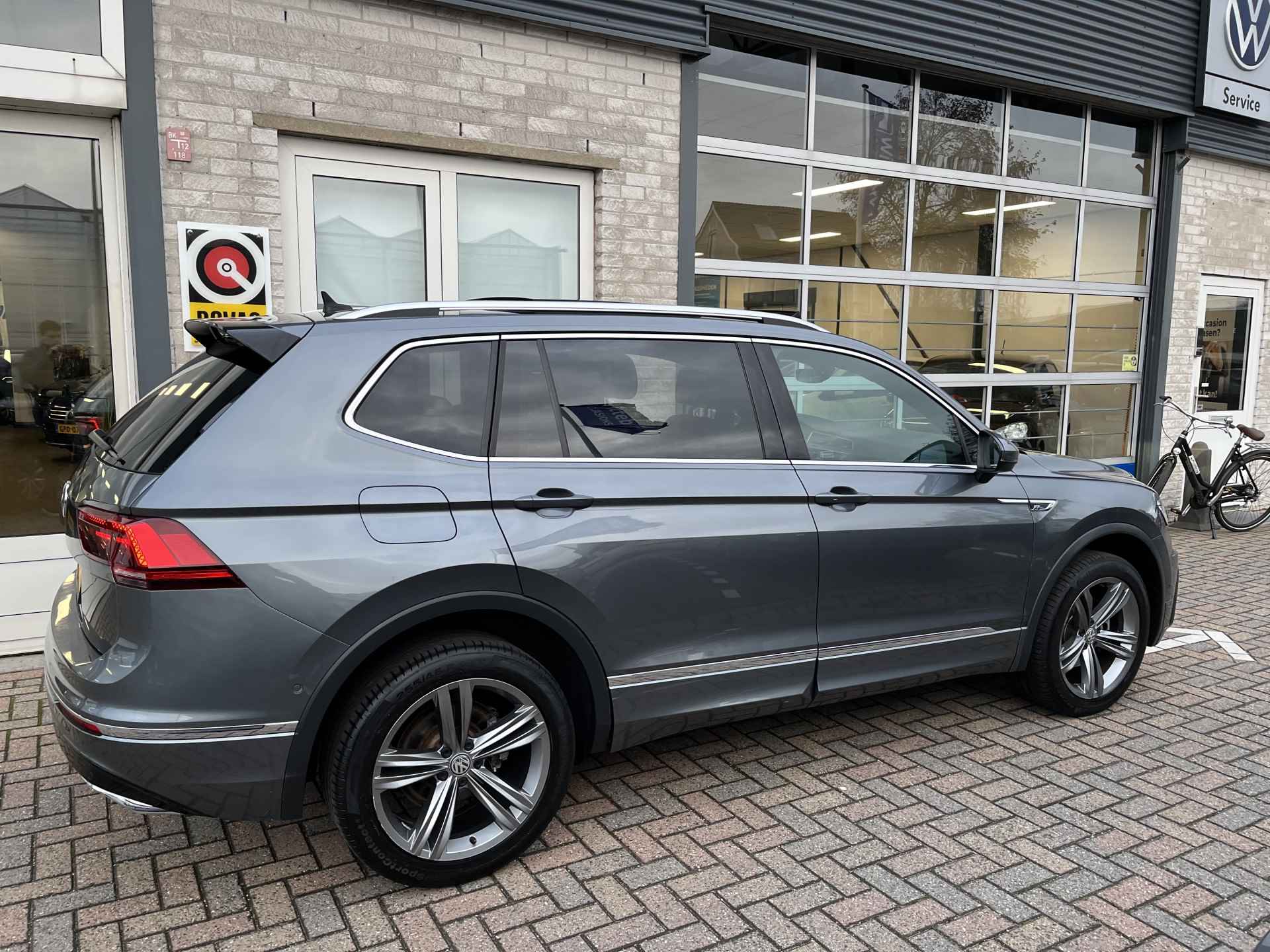 Volkswagen Tiguan Allspace 1.5 TSI R-Line 7p. / AUTOMAAT/ PANO/ 7-PERSOONS/ KEYLESS/ CLIMA/ STUUR & STOELVERWARM./ NAVI/ APP-CONNECT/ CAMERA/ ADAPT. CRUISE/ DIGITAL DASH - 39/43