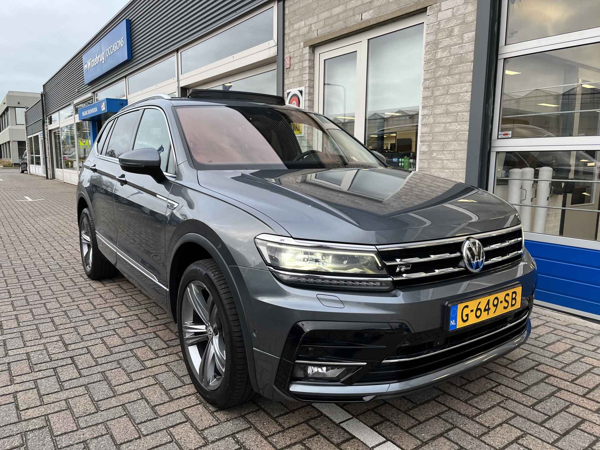 Volkswagen Tiguan Allspace 1.5 TSI R-Line 7p. / AUTOMAAT/ PANO/ 7-PERSOONS/ KEYLESS/ CLIMA/ STUUR & STOELVERWARM./ NAVI/ APP-CONNECT/ CAMERA/ ADAPT. CRUISE/ DIGITAL DASH - 40/43