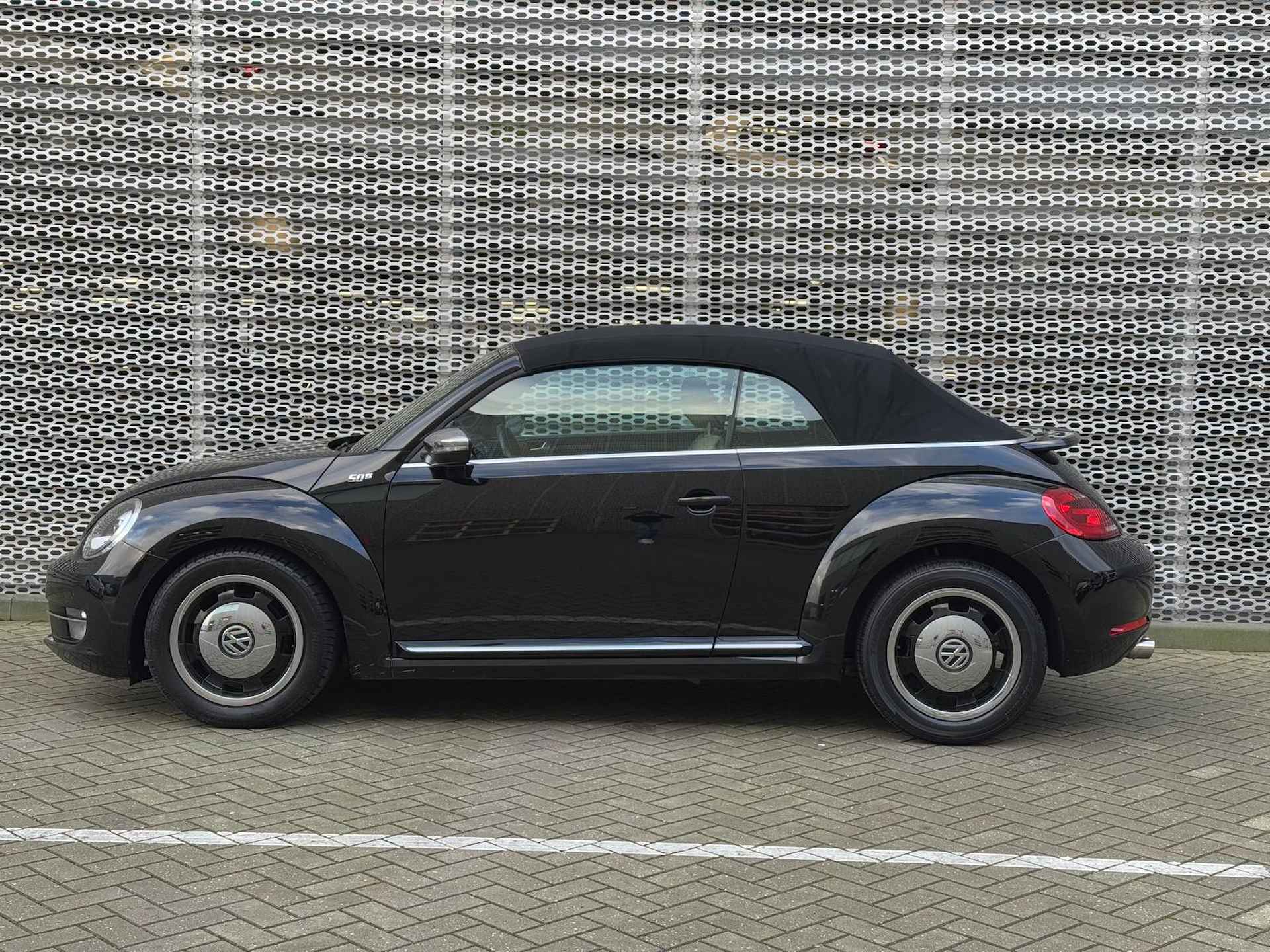 Volkswagen Beetle Cabrio 1.4 TSI Design / Parkeersensoren V+A / Stoelverwarming / Lederen Sportstoelen / 16" LMV - 5/31