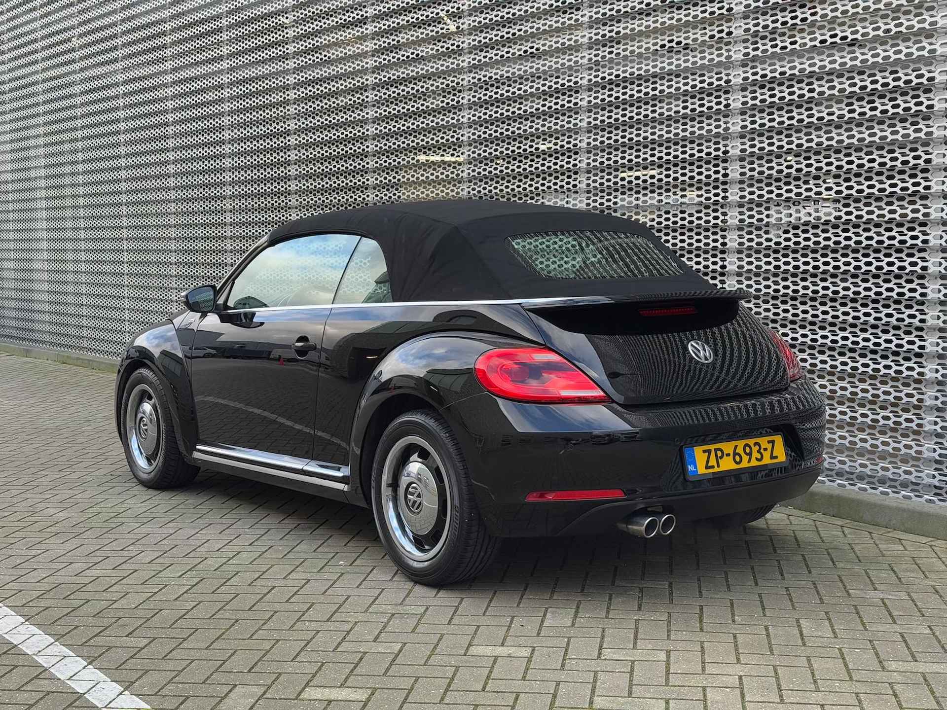 Volkswagen Beetle Cabrio 1.4 TSI Design / Parkeersensoren V+A / Stoelverwarming / Lederen Sportstoelen / 16" LMV - 6/31