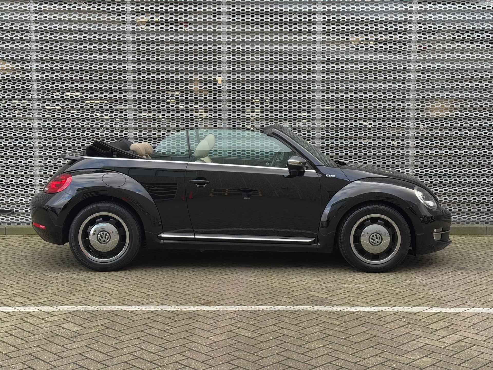 Volkswagen Beetle Cabrio 1.4 TSI Design / Parkeersensoren V+A / Stoelverwarming / Lederen Sportstoelen / 16" LMV - 9/31