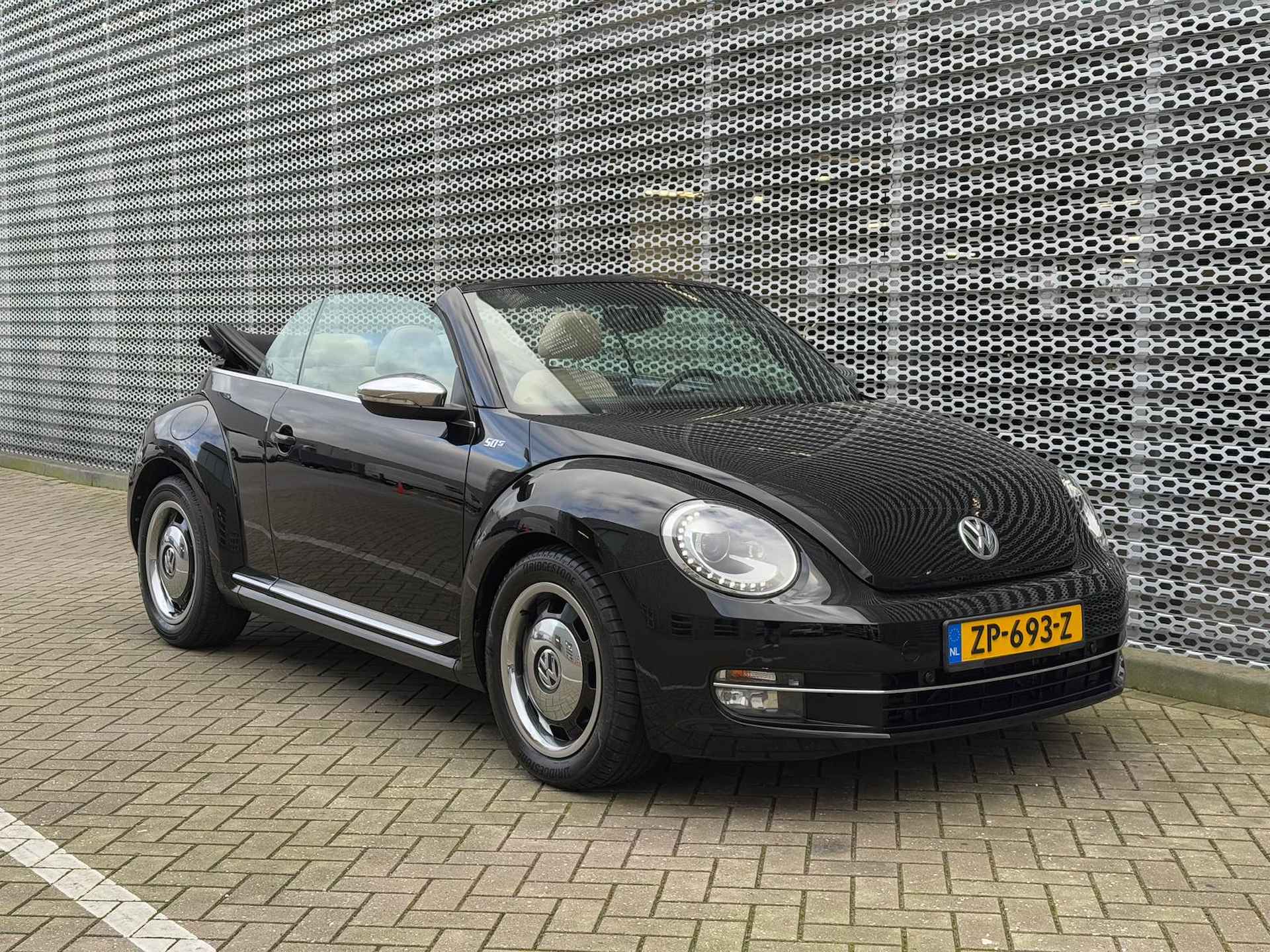 Volkswagen Beetle Cabrio 1.4 TSI Design / Parkeersensoren V+A / Stoelverwarming / Lederen Sportstoelen / 16" LMV - 10/31