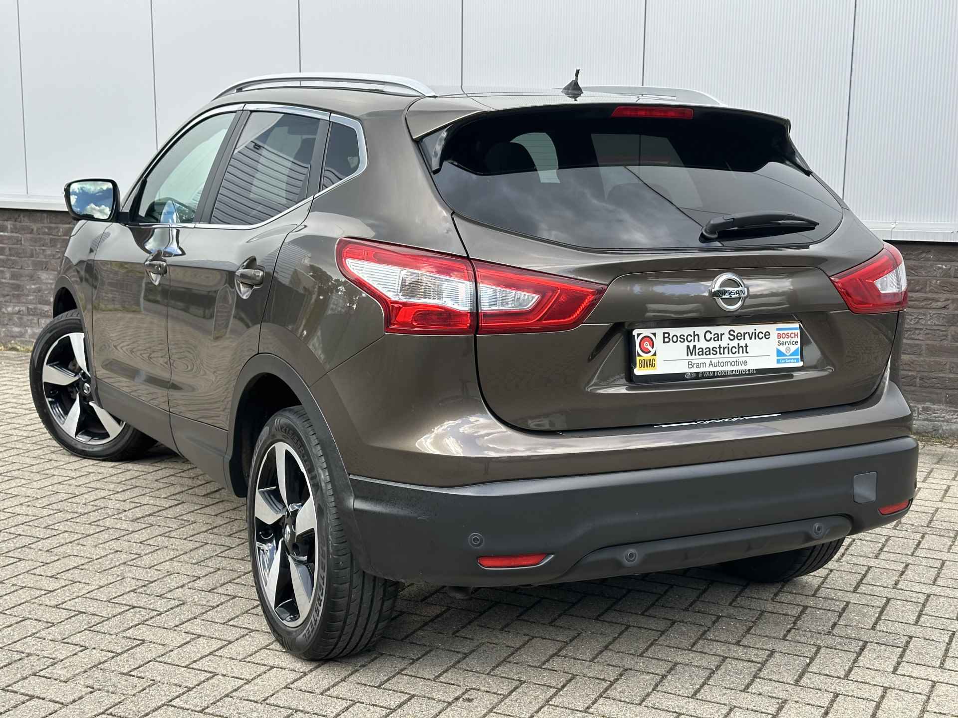 Nissan QASHQAI 1.2 N-Vision | Panorama | Xenon | Winter-pakket | Interesse, Proefrit? Bel of app met: 06-24 28 28 42 - 4/32