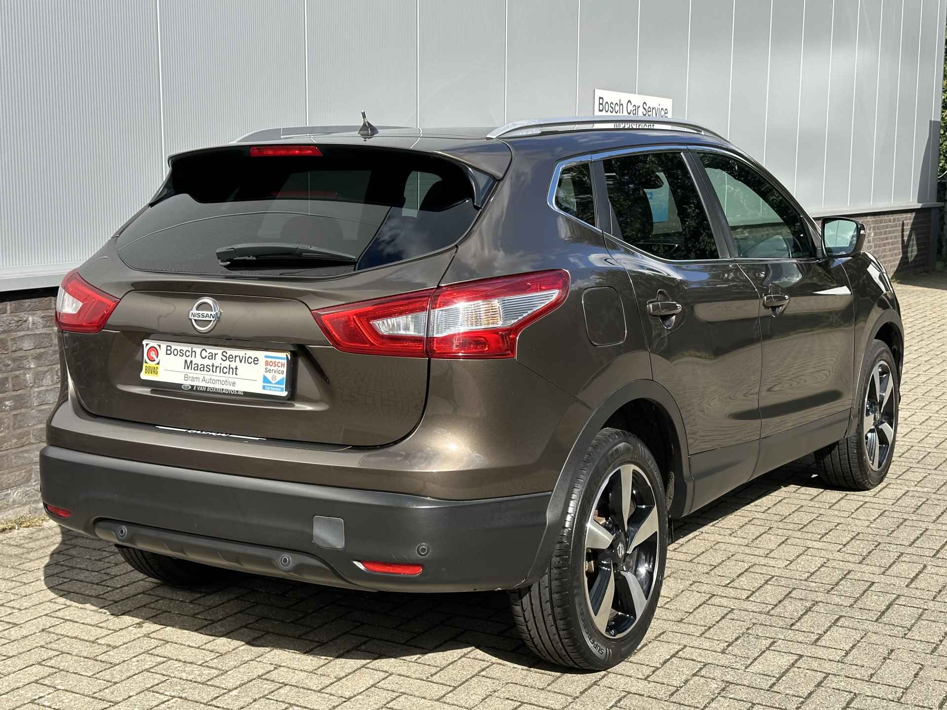 Nissan QASHQAI 1.2 N-Vision | Panorama | Xenon | Winter-pakket | Interesse, Proefrit? Bel of app met: 06-24 28 28 42 - 7/32