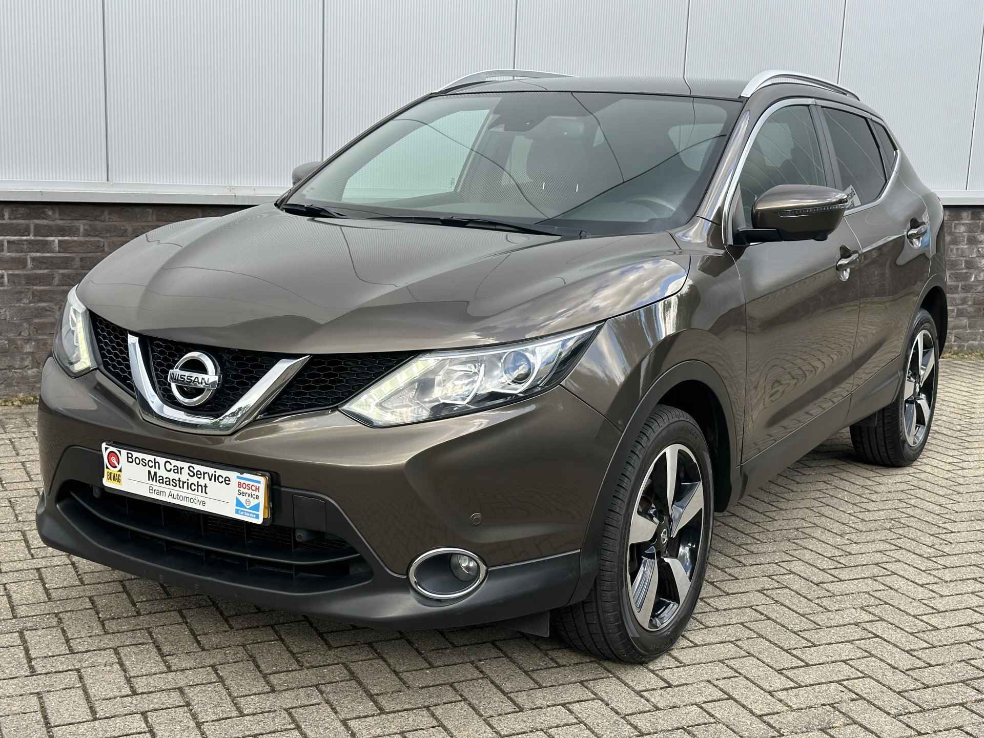 Nissan QASHQAI 1.2 N-Vision | Panorama | Xenon | Winter-pakket | Interesse, Proefrit? Bel of app met: 06-24 28 28 42 - 27/32