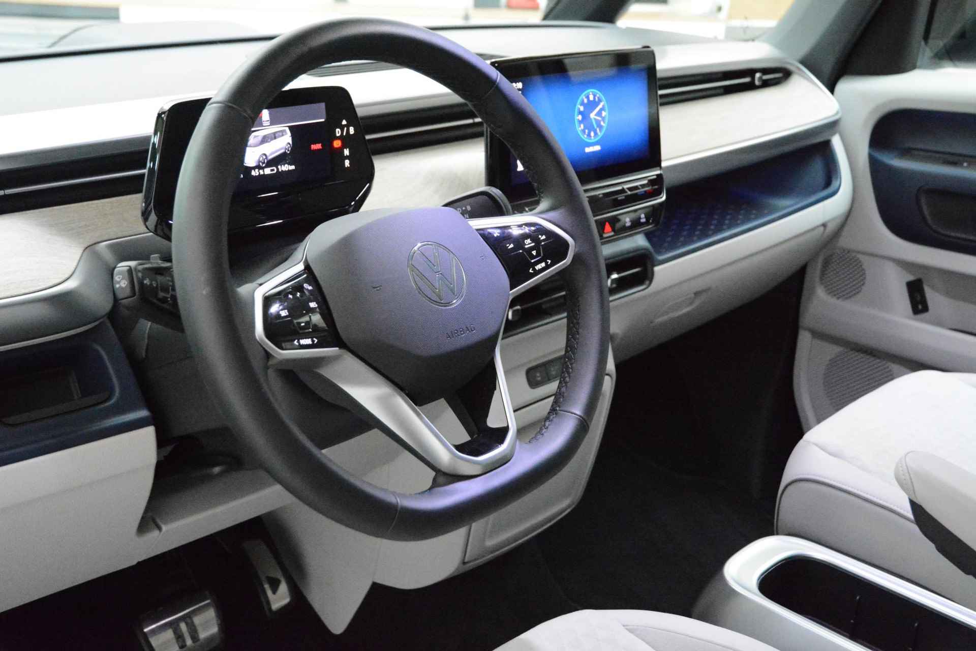Volkswagen ID. Buzz 1st 77kWh 204 PK | Automaat | Navigatie | LED Matrix | Trekhaak | Apple carplay | Android auto | Parkeersensoren | Camera | Stoelverwarming | - 15/27