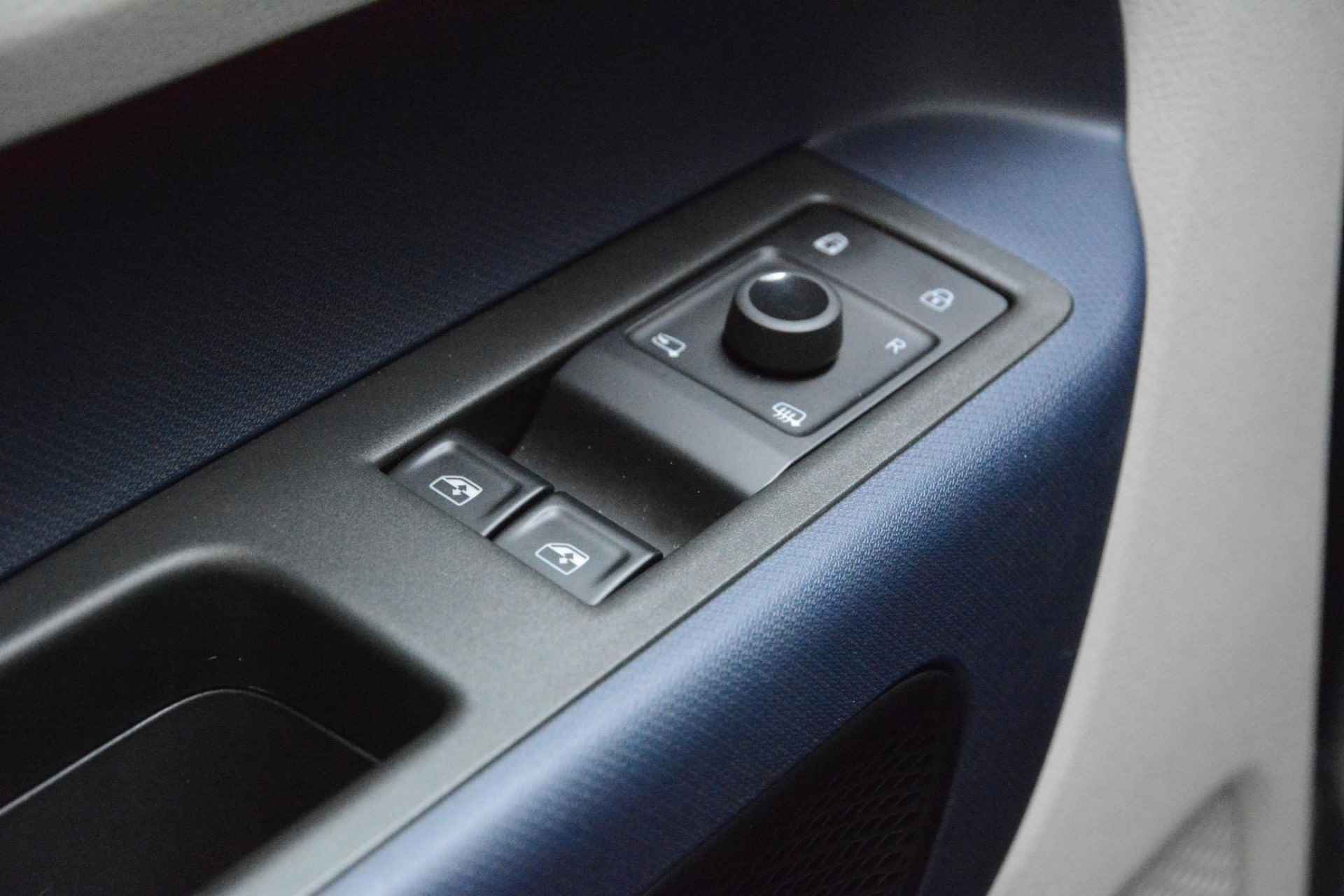 Volkswagen ID. Buzz 1st 77kWh 204 PK | Automaat | Navigatie | LED Matrix | Trekhaak | Apple carplay | Android auto | Parkeersensoren | Camera | Stoelverwarming | - 22/27