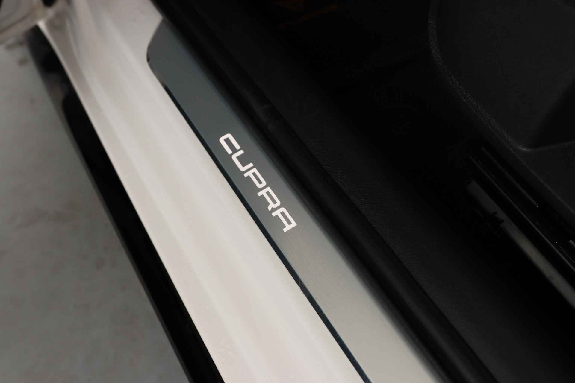 CUPRA Leon Sportstourer 1.4 e-Hybrid VZ Copper Edition | Dealer Onderhouden! | Open Dak | LED | Cruise Adaptive | Stoelverwarming | LED | Camera | Keyle - 30/40