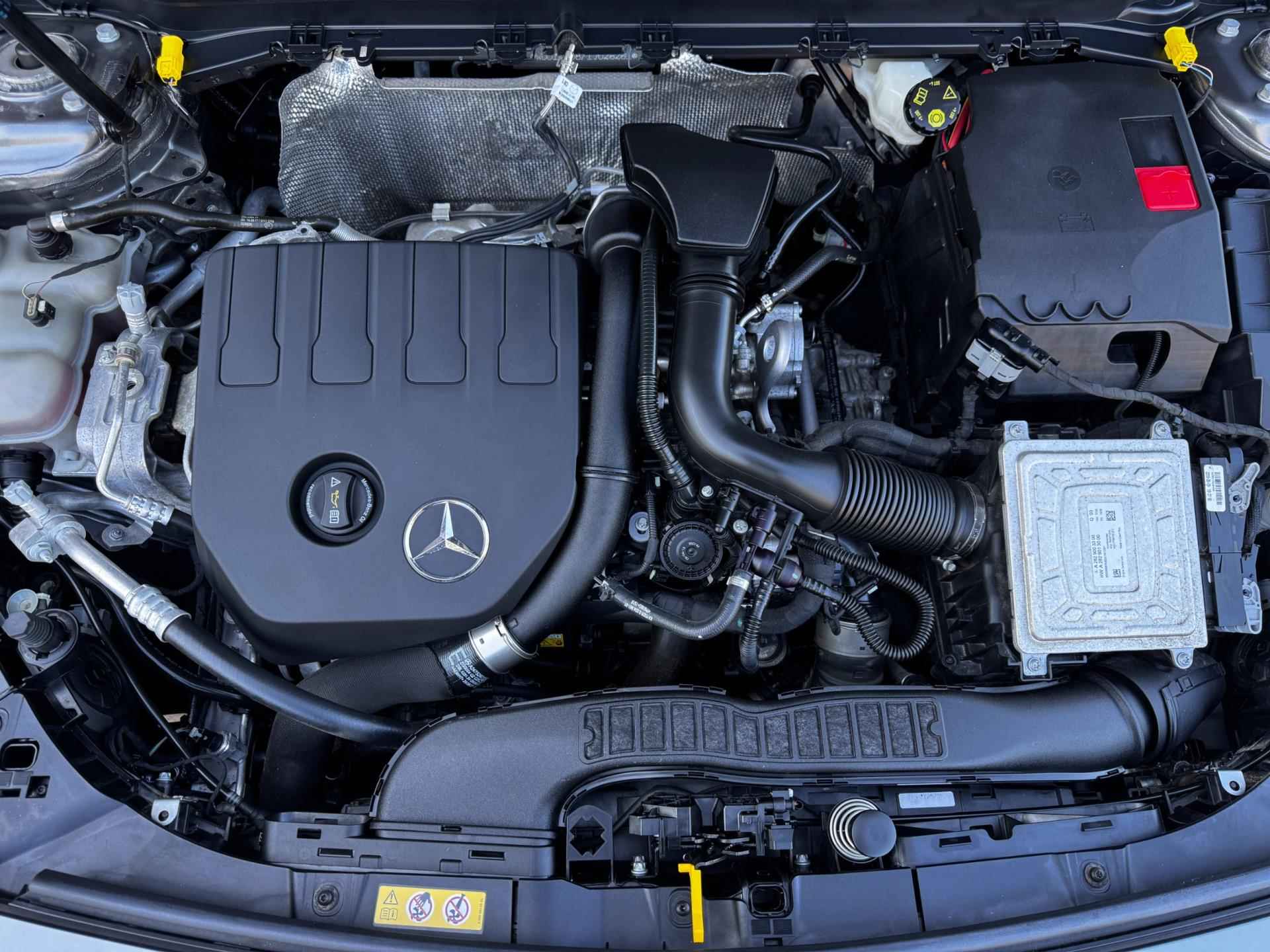 Mercedes-Benz A-klasse 200 Business Solution / 163 PK / Navigatie + Camera / Climate Control / PDC Rondom / Automaat - 34/52