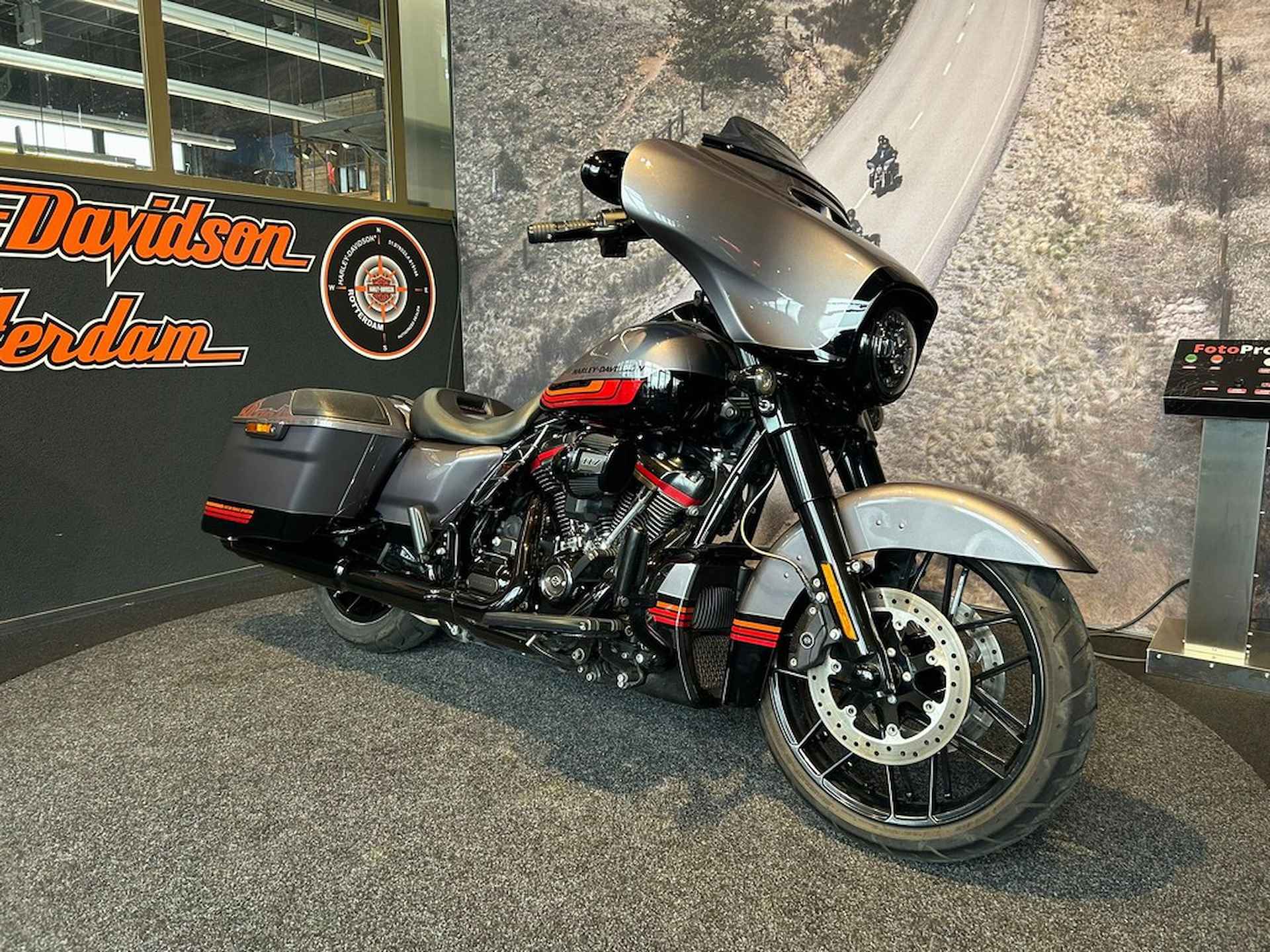 Harley-Davidson FLHXSE CVO STREET GLIDE