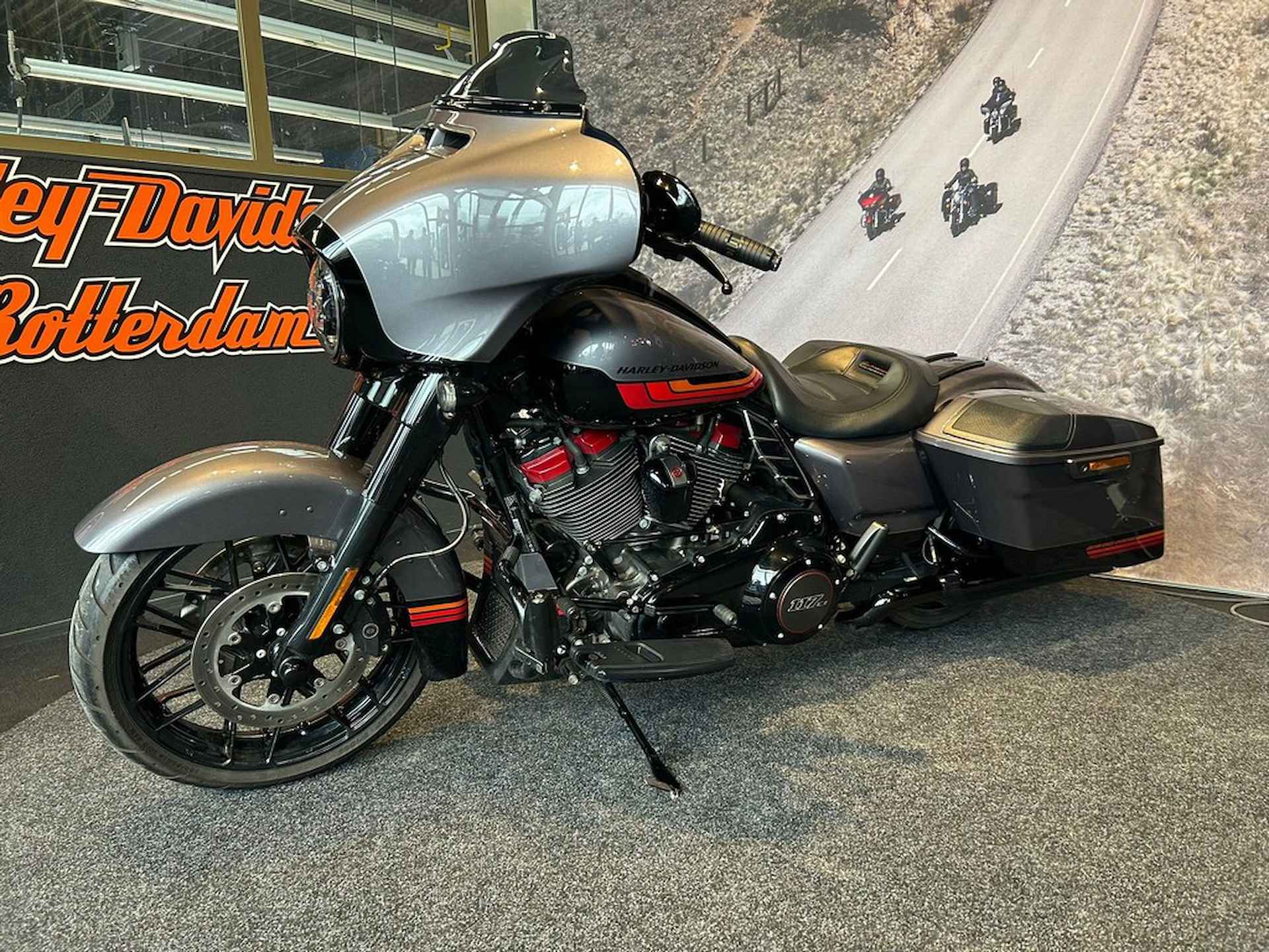 Harley-Davidson FLHXSE CVO STREET GLIDE - 3/24