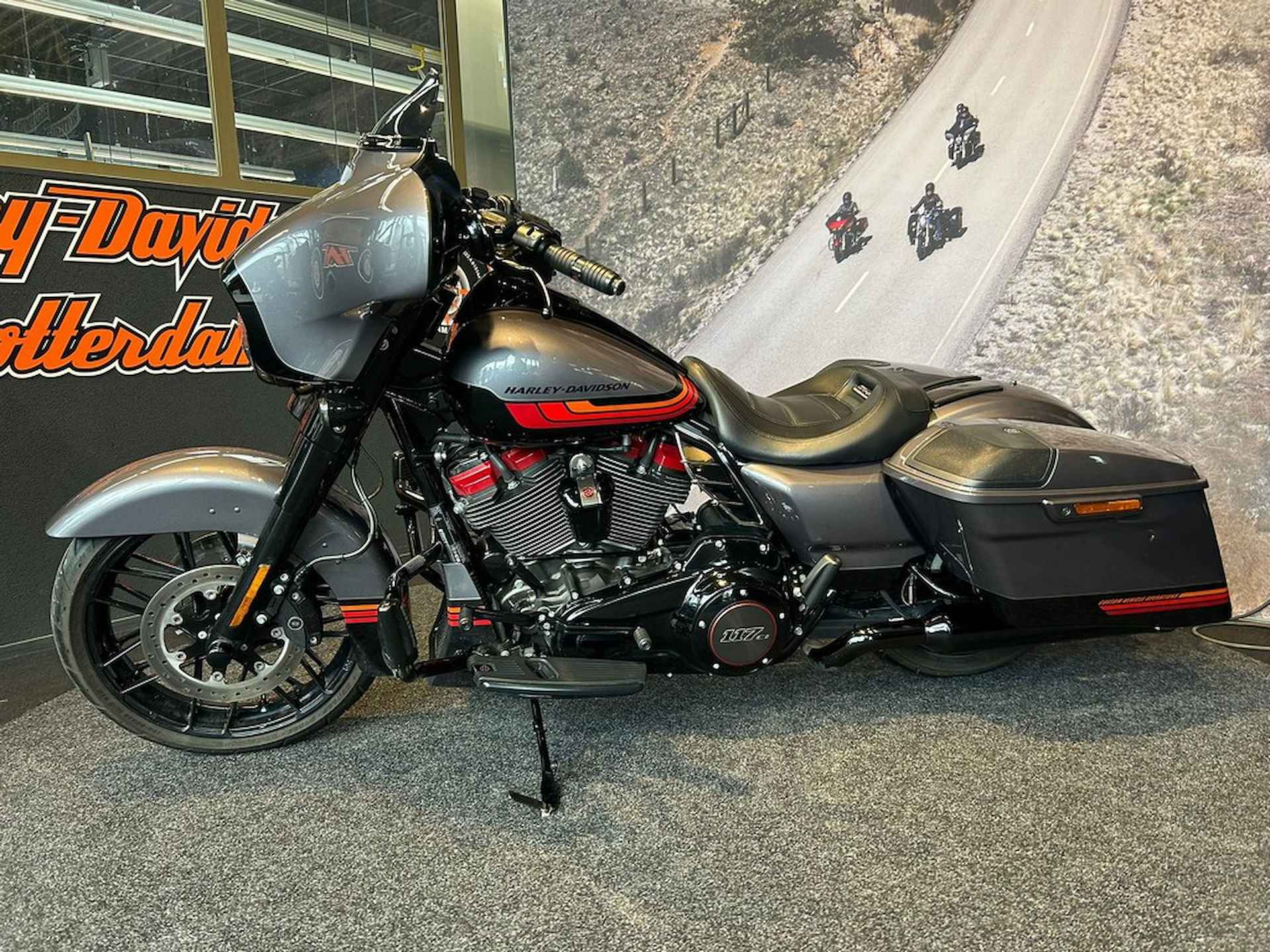 Harley-Davidson FLHXSE CVO STREET GLIDE - 4/24