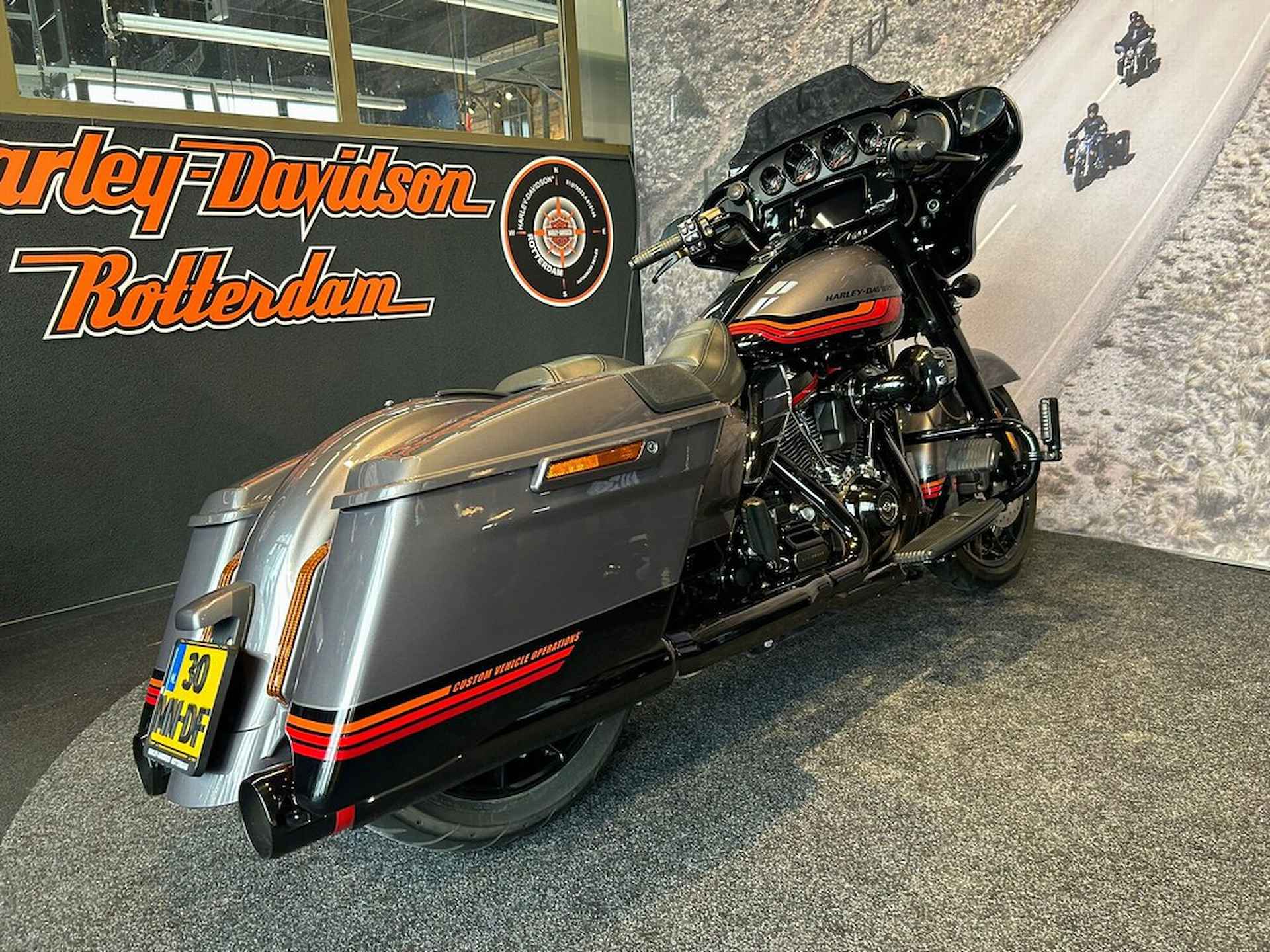 Harley-Davidson FLHXSE CVO STREET GLIDE - 17/24