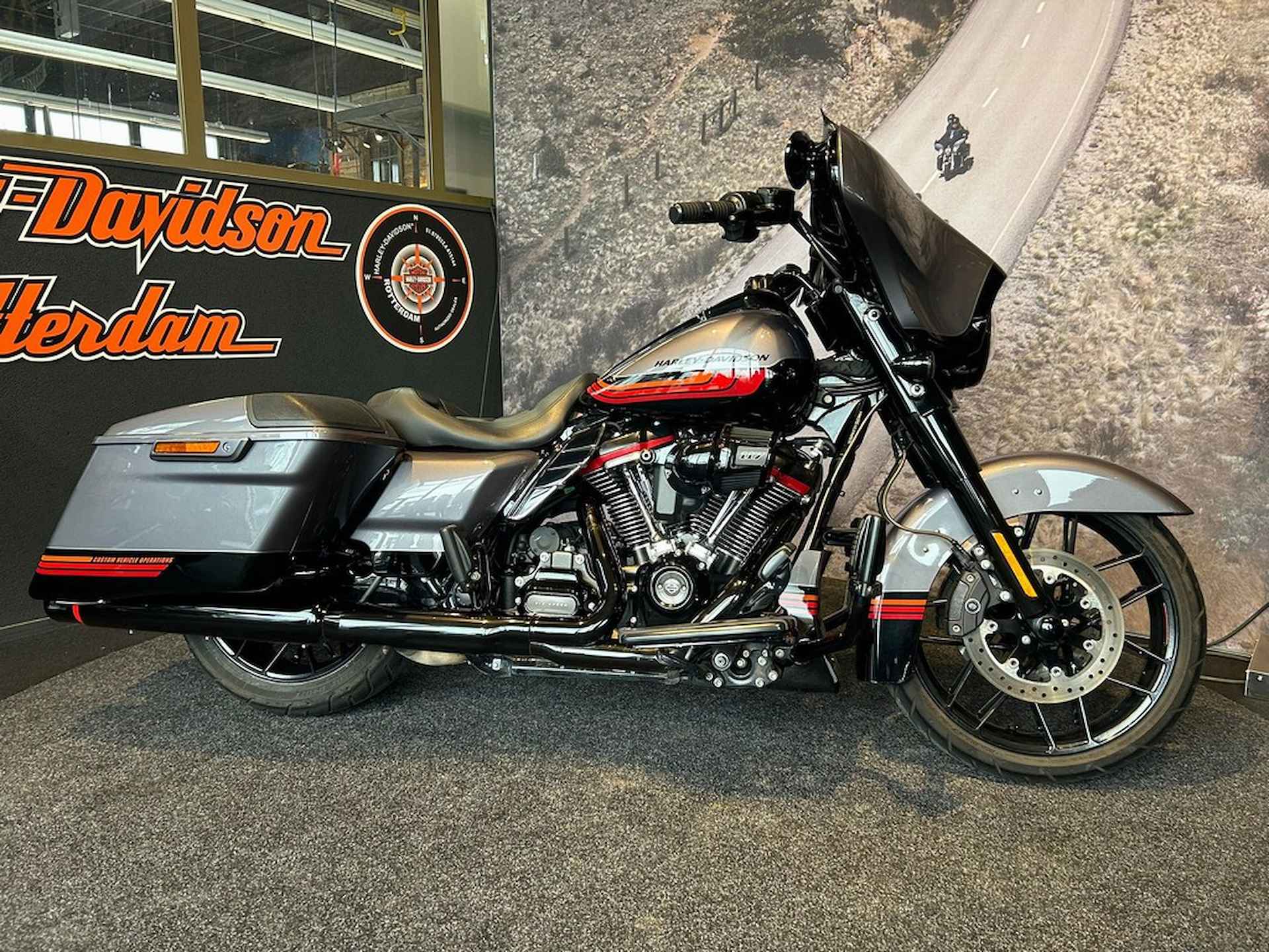 Harley-Davidson FLHXSE CVO STREET GLIDE - 19/24