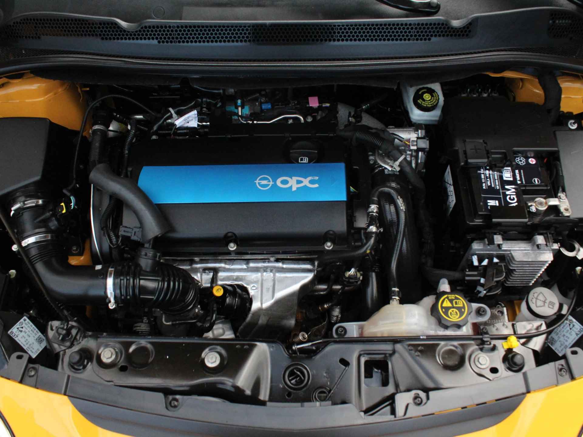 Opel Corsa 1.6 Turbo OPC 207 PK Recaro interieur, Navigatie, Leder, Cruise control, Apple CarPlay/Android Auto, Airco, Bluetooth (MET GARANTIE*) - 8/24