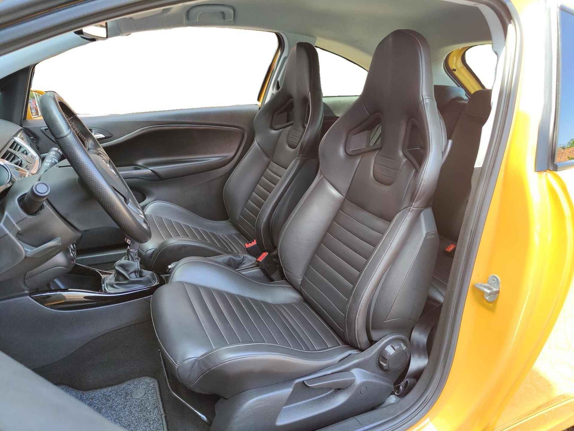 Opel Corsa 1.6 Turbo OPC 207 PK Recaro interieur, Navigatie, Leder, Cruise control, Apple CarPlay/Android Auto, Airco, Bluetooth (MET GARANTIE*) - 10/24