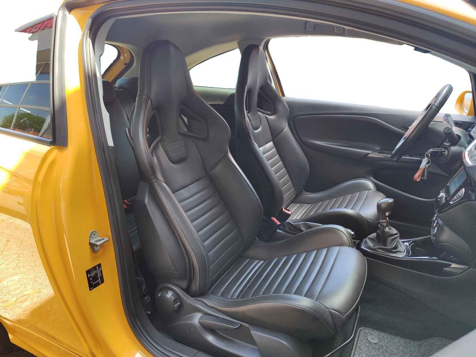 Opel Corsa 1.6 Turbo OPC 207 PK Recaro interieur, Navigatie, Leder, Cruise control, Apple CarPlay/Android Auto, Airco, Bluetooth (MET GARANTIE*) - 11/24
