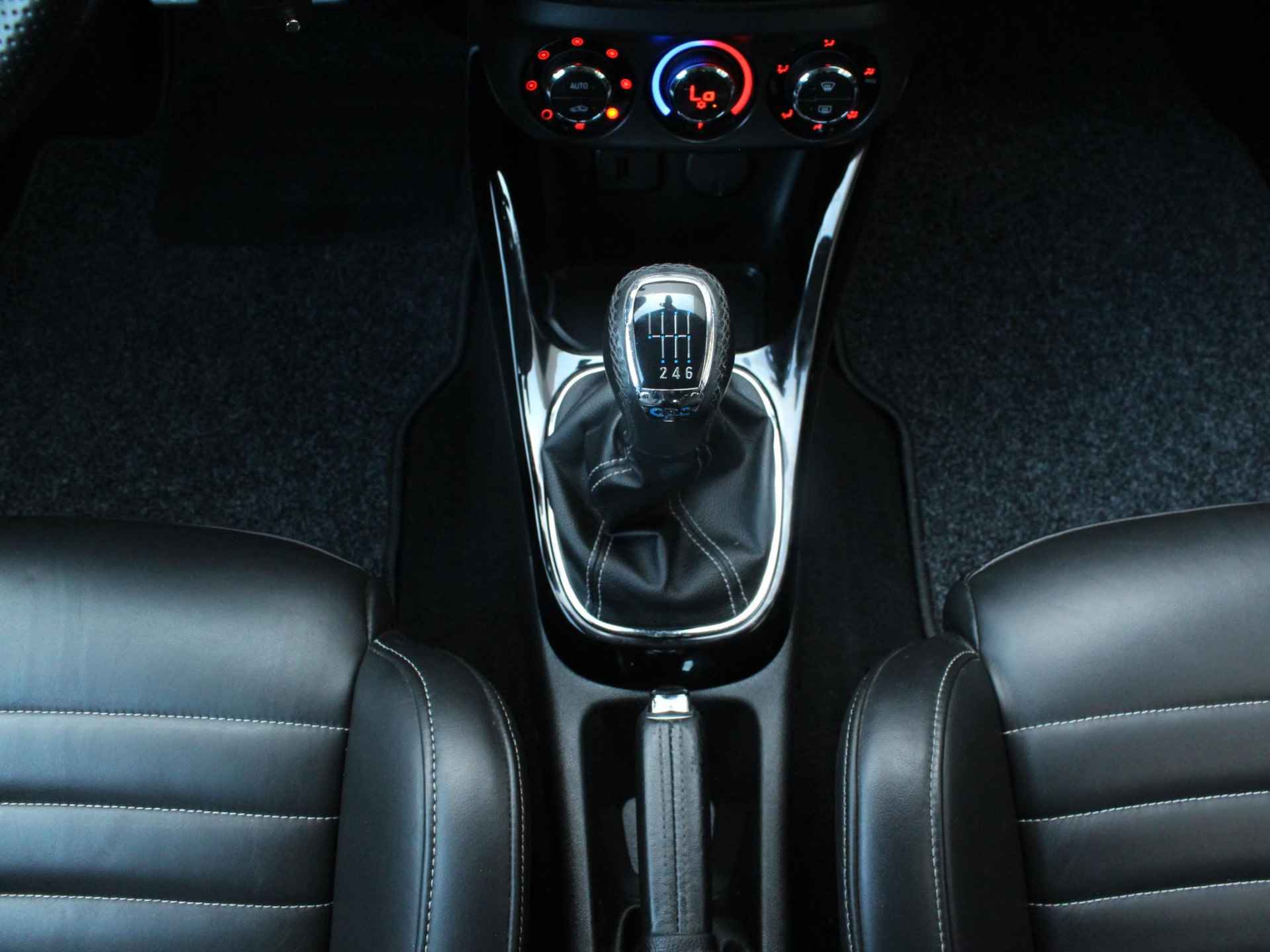 Opel Corsa 1.6 Turbo OPC 207 PK Recaro interieur, Navigatie, Leder, Cruise control, Apple CarPlay/Android Auto, Airco, Bluetooth (MET GARANTIE*) - 20/24