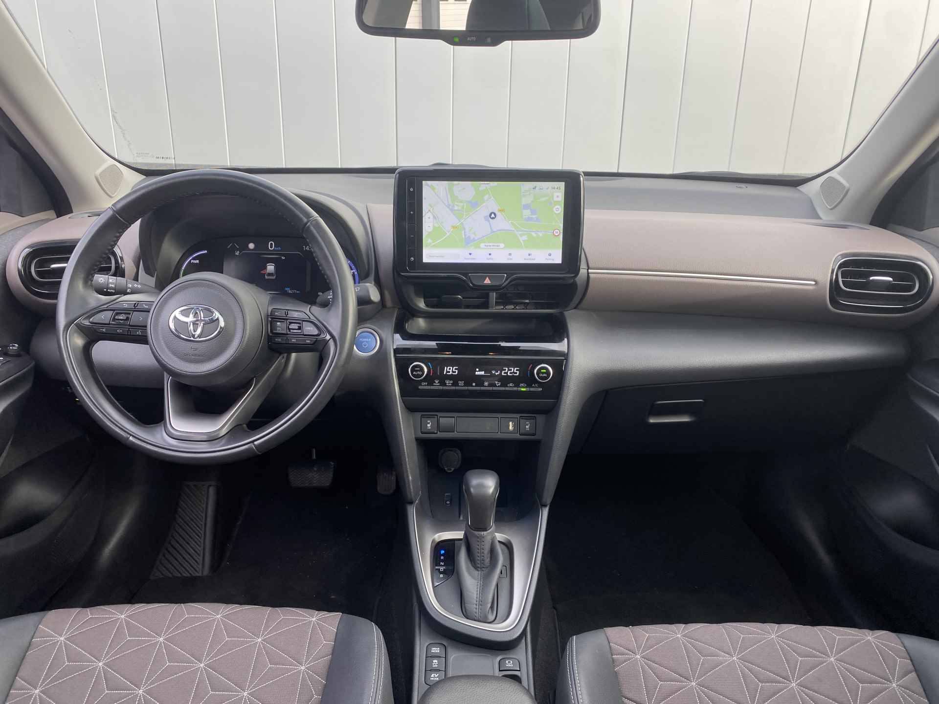 Toyota Yaris Cross 1.5 Hybrid Executive Limited Panorama Dak PDC Carplay Stoelverwarming - 14/37