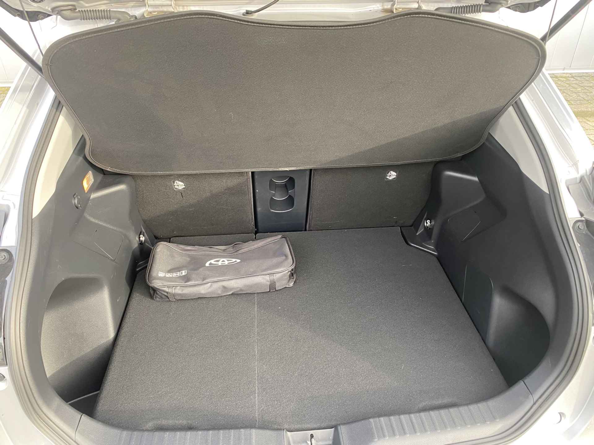 Toyota Yaris Cross 1.5 Hybrid Executive Limited Panorama Dak PDC Carplay Stoelverwarming - 15/37