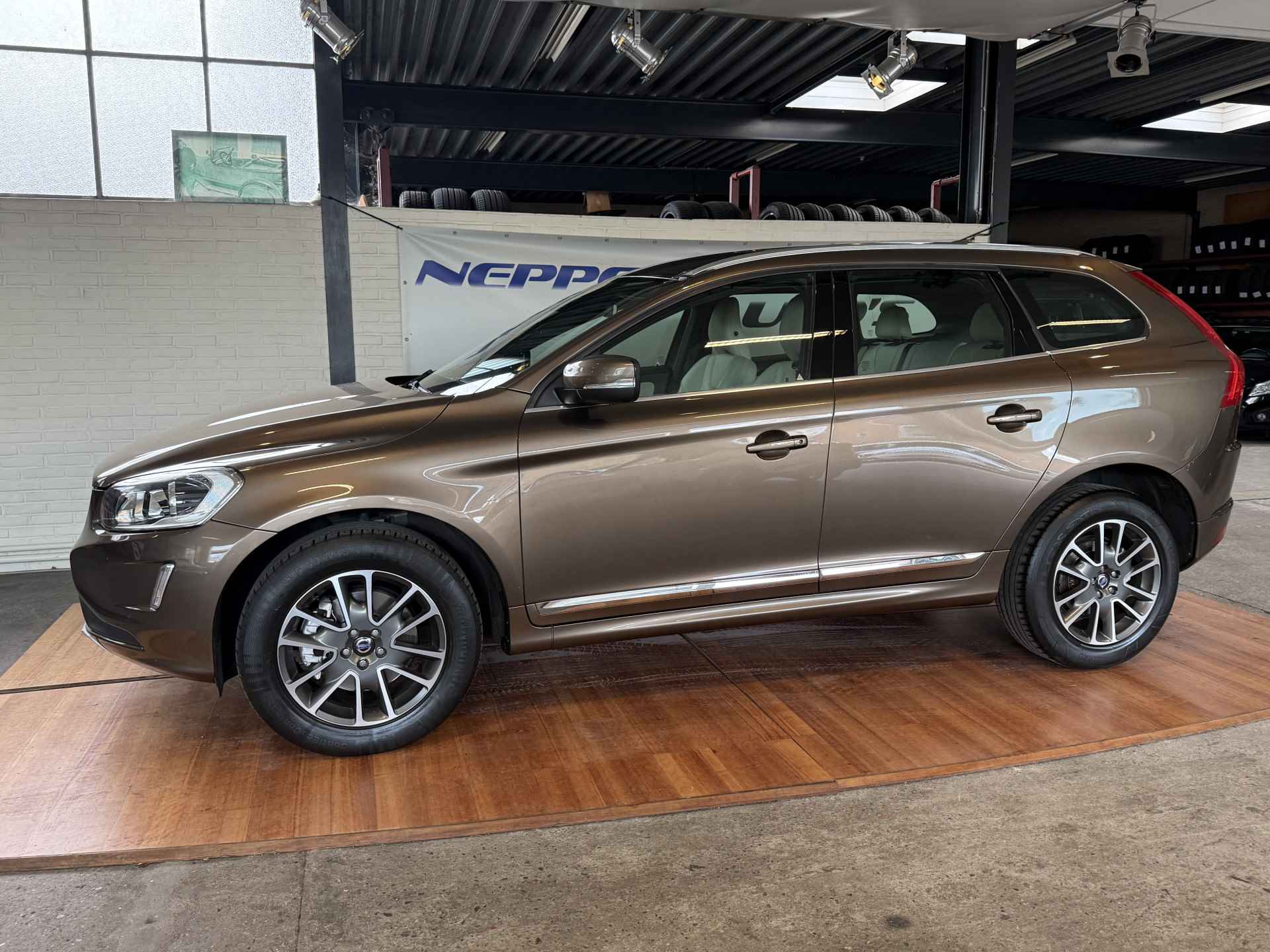 Volvo XC60 2.0 D4 FWD Summum - 2/21