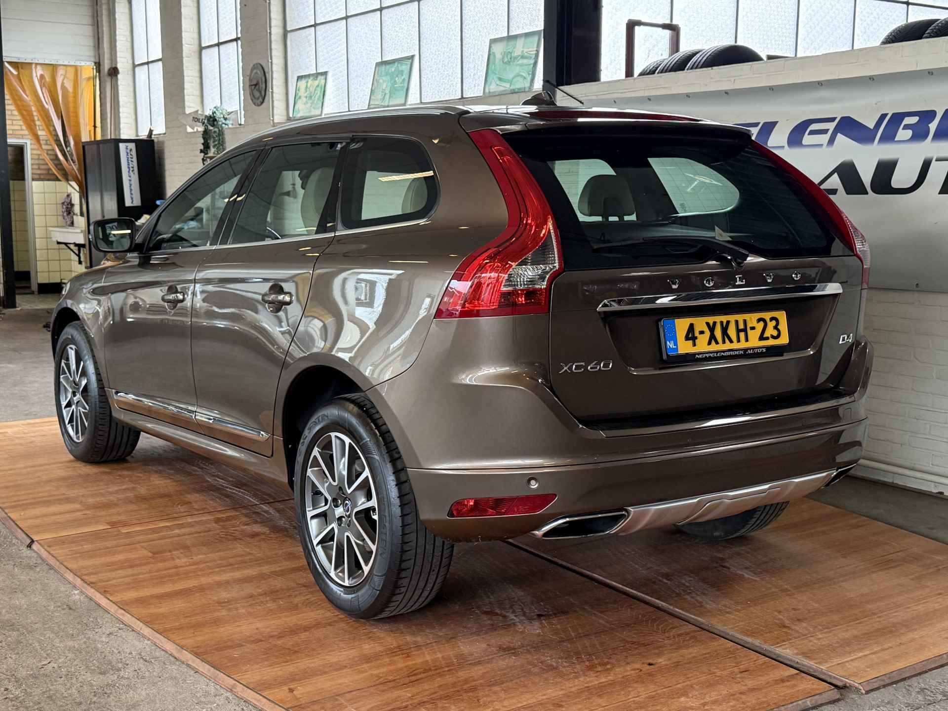 Volvo XC60 2.0 D4 FWD Summum - 4/21