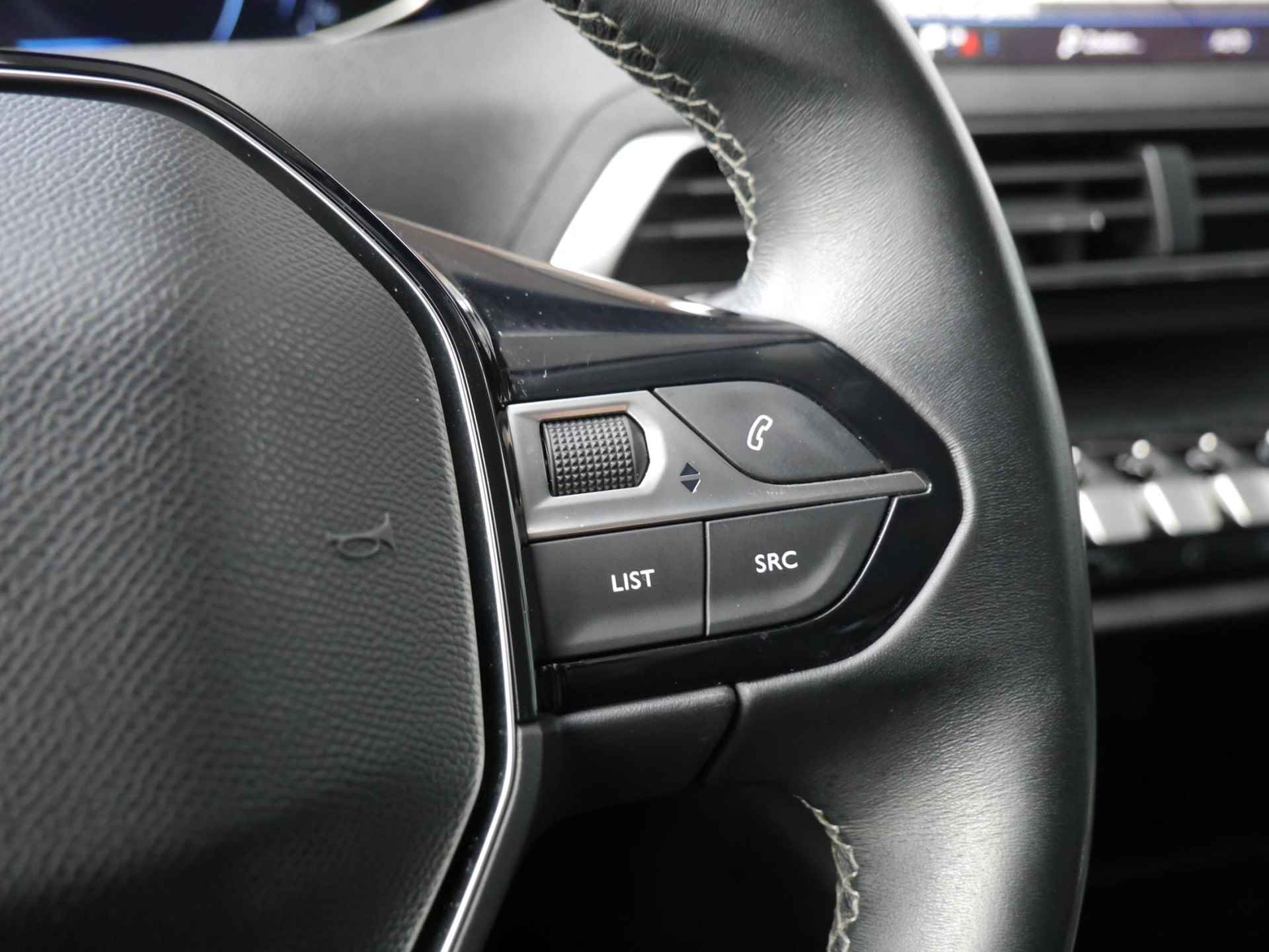Peugeot 3008 1.2 PureTech Blue Lease Premium | Navigatie | Achteruitrijcamera | Trekhaak | Elektrisch te open kofferbak | Keyless entry en start | 19 inch lichtmetalen velgen | Draadloze telefoonoplader - 25/50