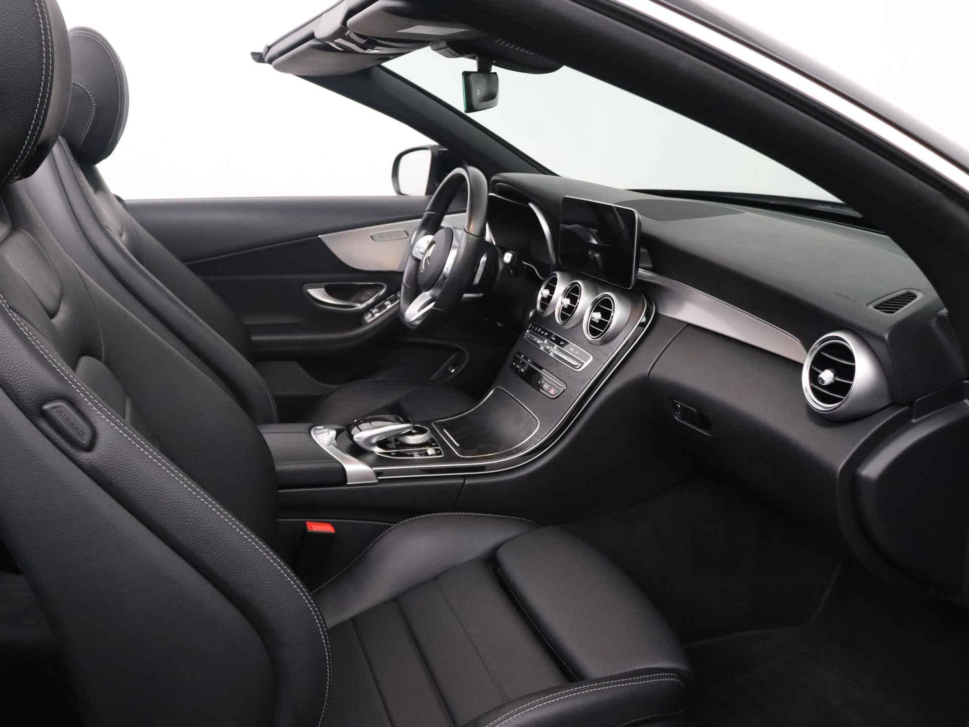 Mercedes-Benz C-Klasse Cabrio 180 Premium Plus Pack | Stoelverwarming | Lage KM Stand | AMG Line | Inclusief 24 maanden Mercedes-Benz Certified garantie voor Europa. - 30/44