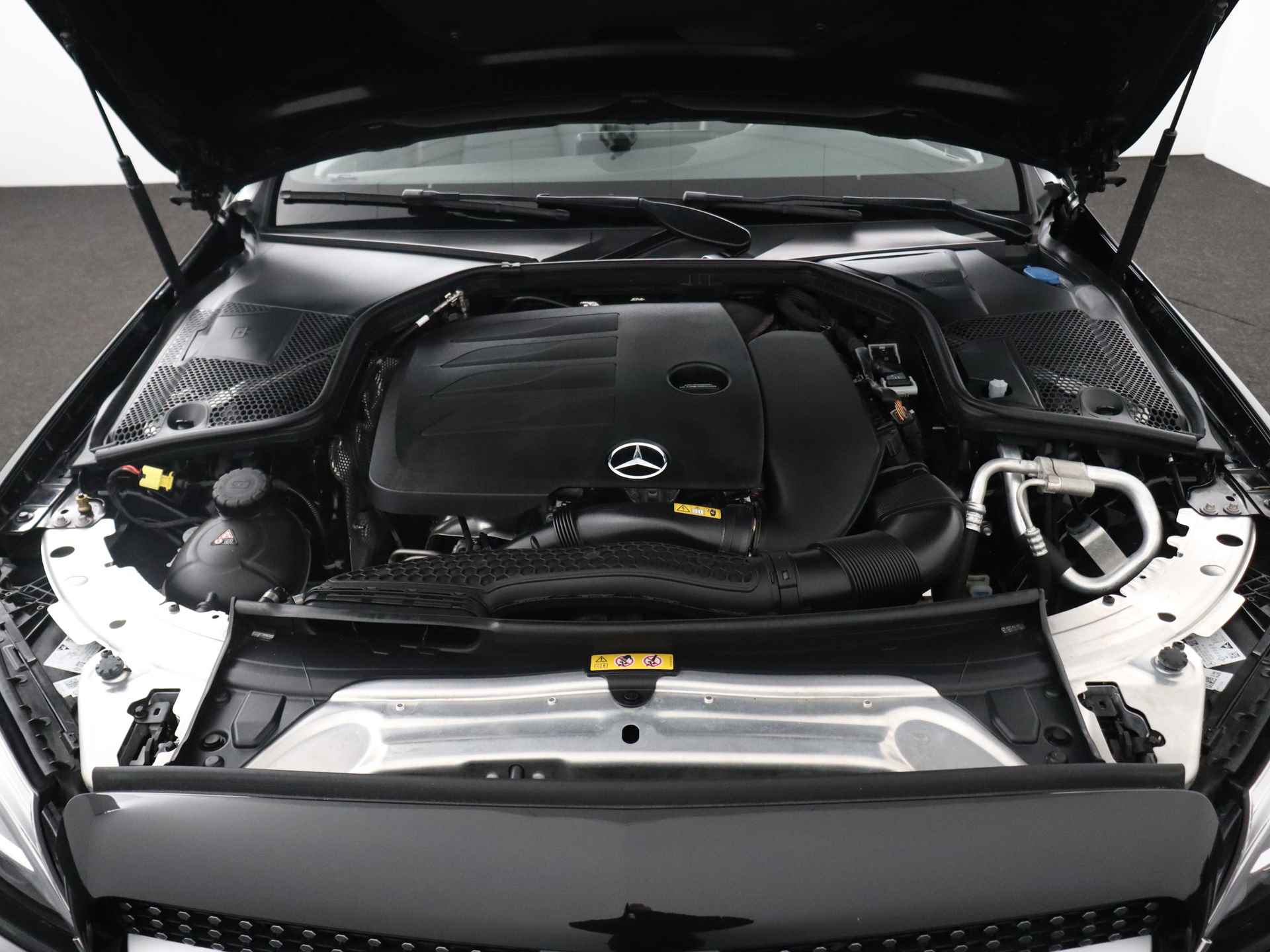 Mercedes-Benz C-Klasse Cabrio 180 Premium Plus Pack | Stoelverwarming | Lage KM Stand | AMG Line | Inclusief 24 maanden Mercedes-Benz Certified garantie voor Europa. - 39/44