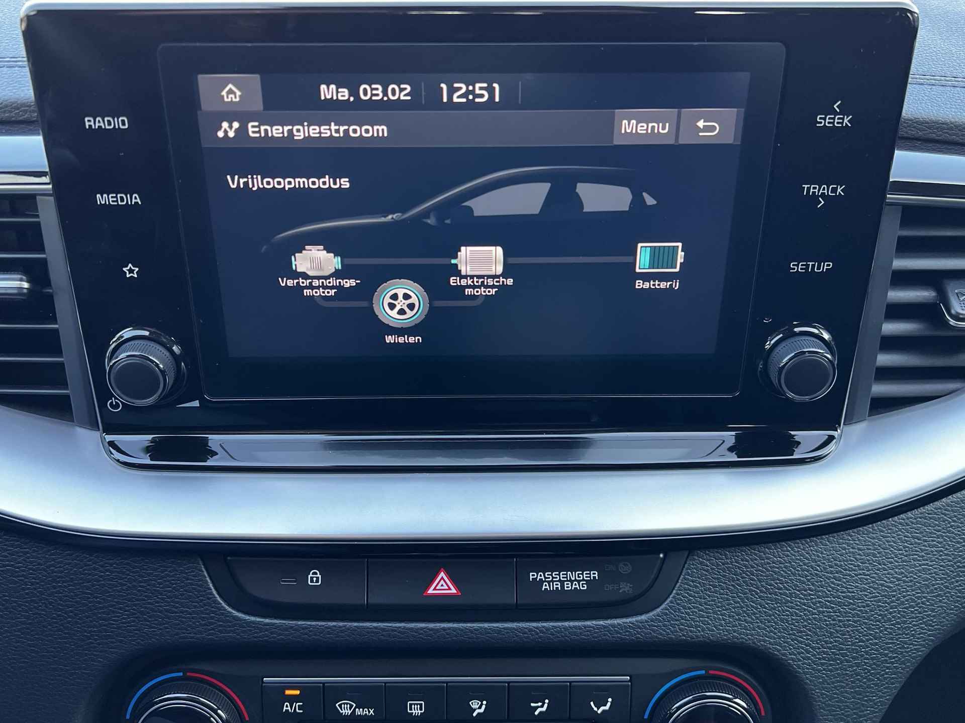 Kia XCeed 1.6 GDi PHEV DynamicLine Automaat / Dealer onderhouden / Trekgewicht 1.300 kg / EAER bereik 48 km / Stuur- en stoelverwarming / Navigatie via Apple Carplay Android Auto / - 40/55