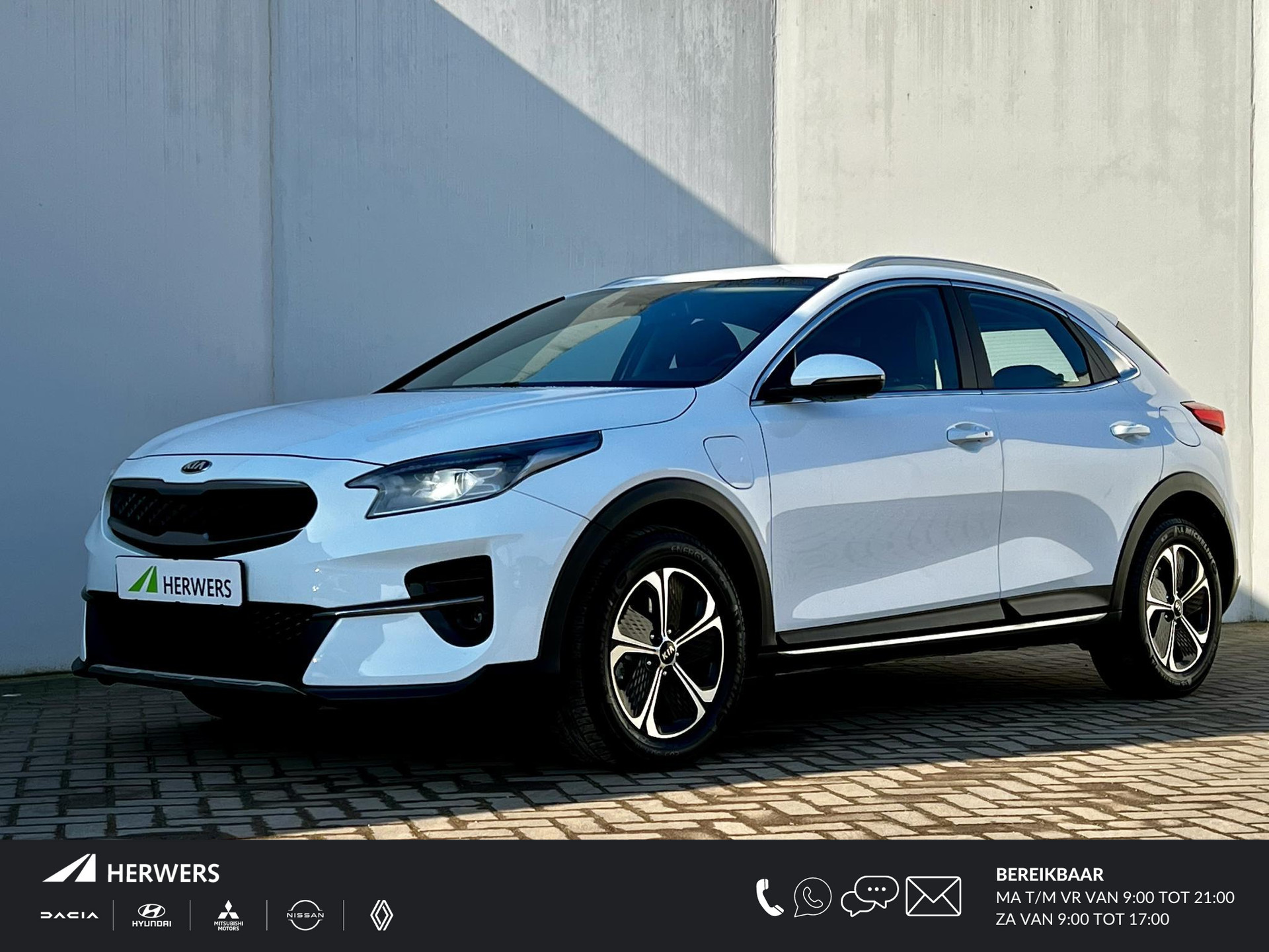 Kia XCeed 1.6 GDi PHEV DynamicLine Automaat / Dealer onderhouden / Trekgewicht 1.300 kg / EAER bereik 48 km / Stuur- en stoelverwarming / Navigatie via Apple Carplay Android Auto /