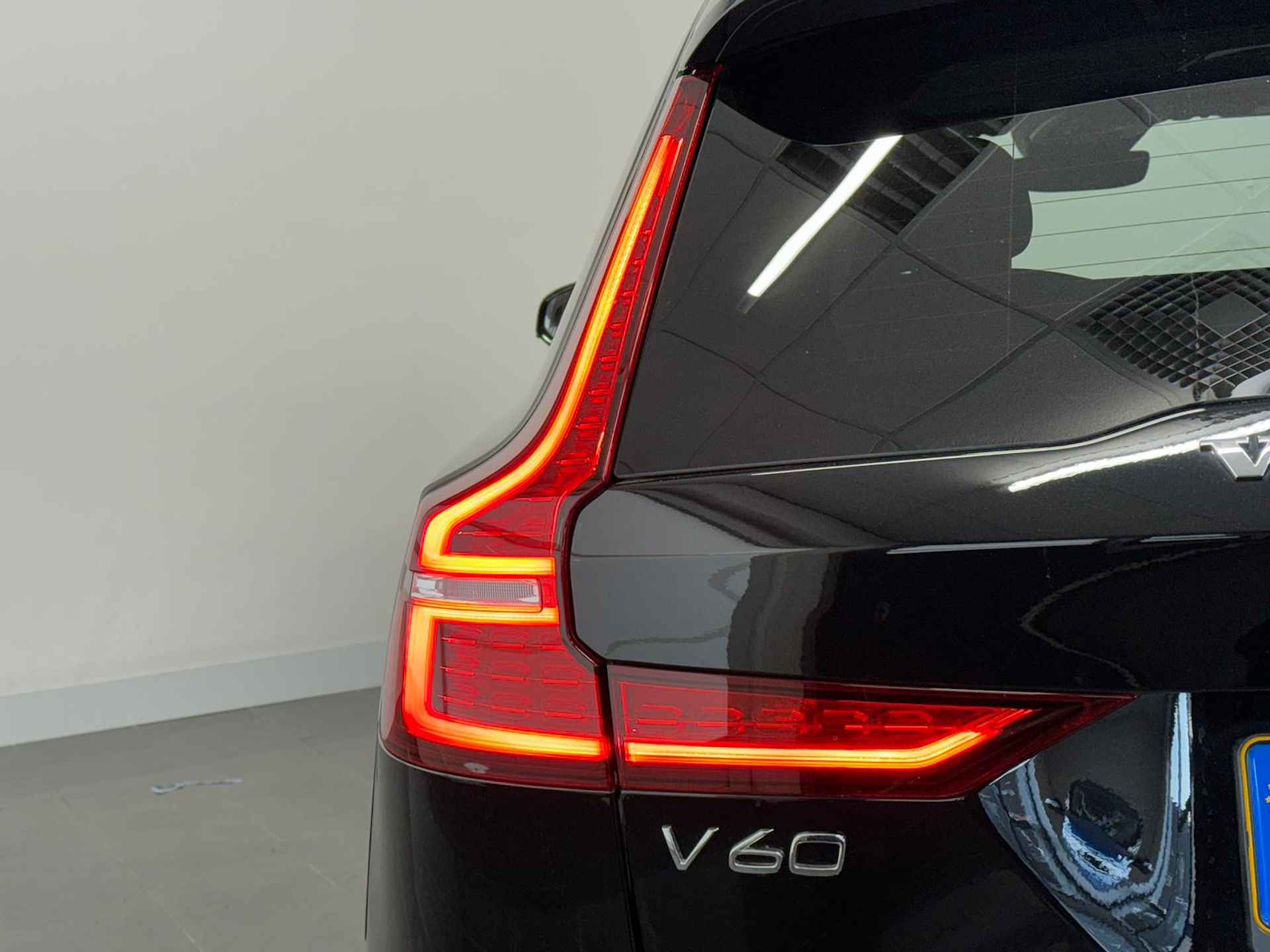Volvo V60 B4 Core | Park Assist Pack | Climate Pack | 19" Velgen | Cruise Adaptief | BLIS | - 39/41