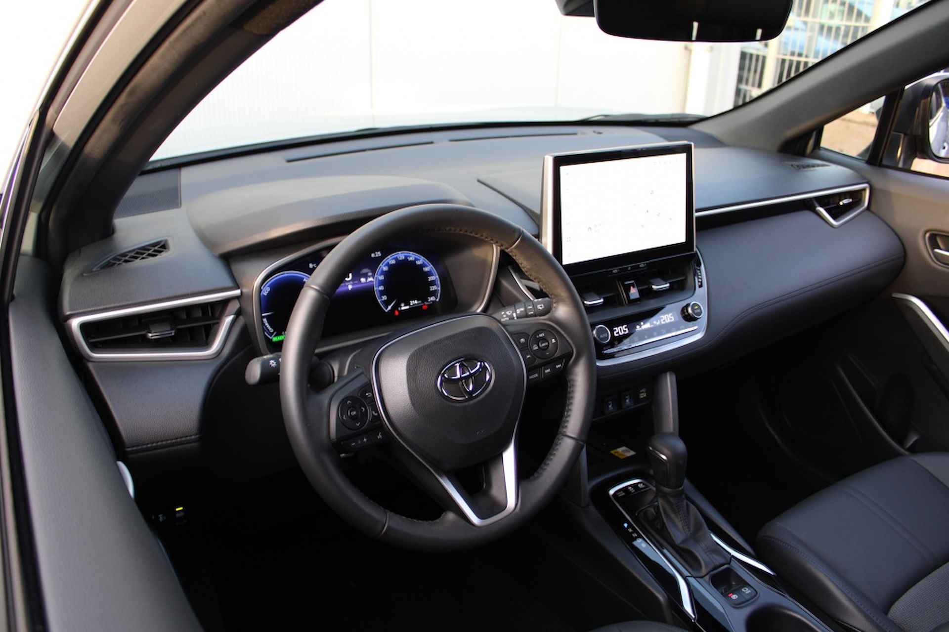 Toyota Corolla Cross 2.0 HP Hybrid First Edition - 23/30